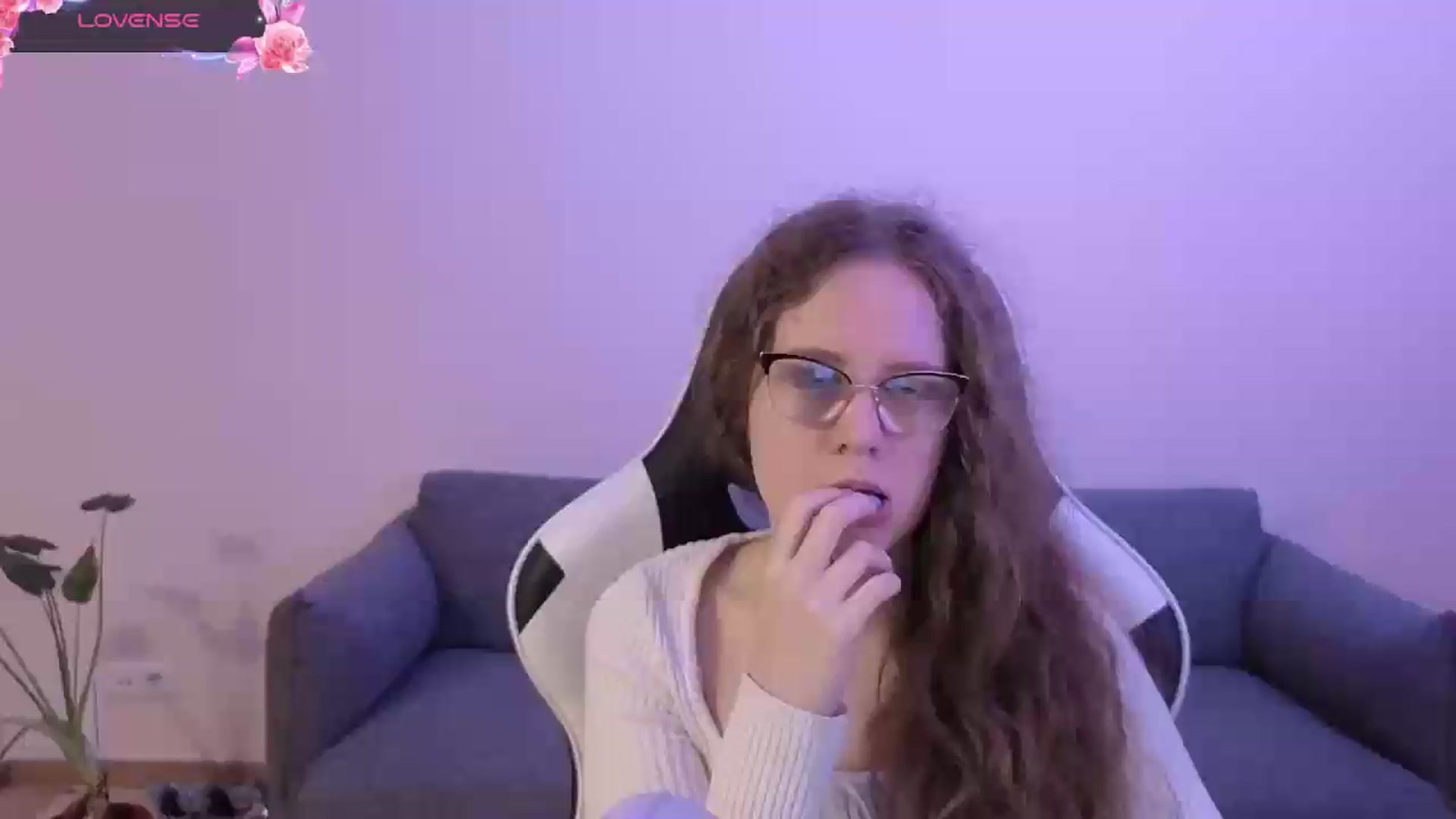Gallery image thumbnail from BlueFlowerr's myfreecams stream on, 06/15/2026, 17:23 image 4 of 20