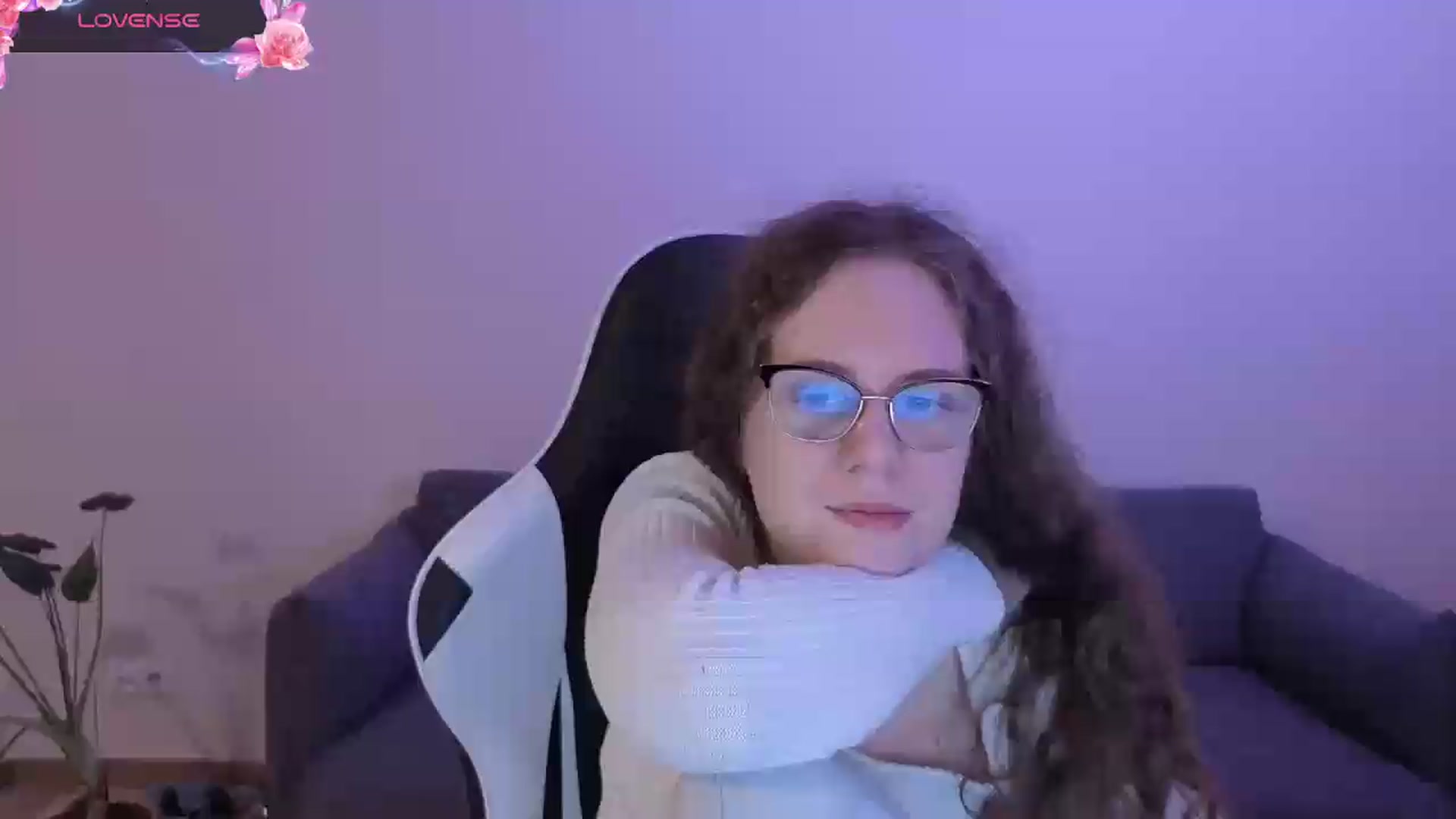 Gallery image thumbnail from BlueFlowerr's myfreecams stream on, 06/15/2026, 17:23 image 17 of 20