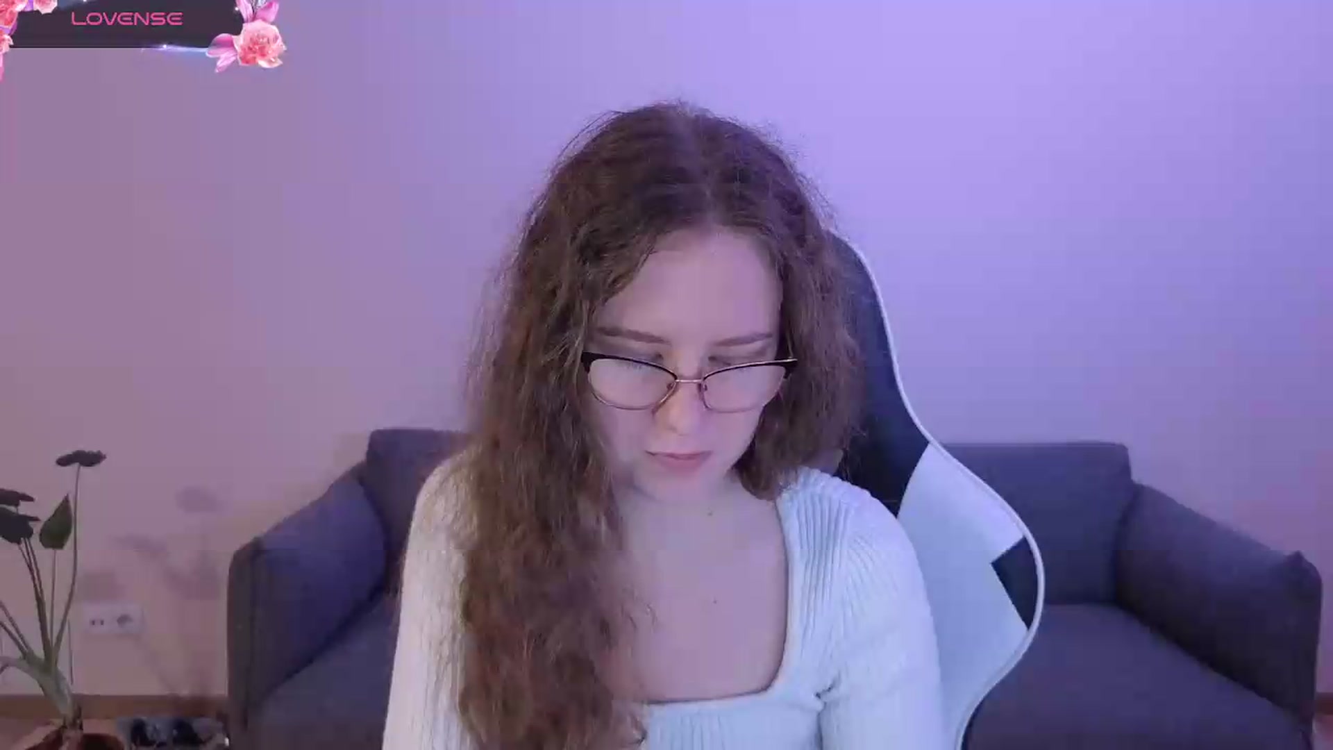 Gallery image thumbnail from BlueFlowerr's myfreecams stream on, 06/15/2026, 18:14 image 16 of 20