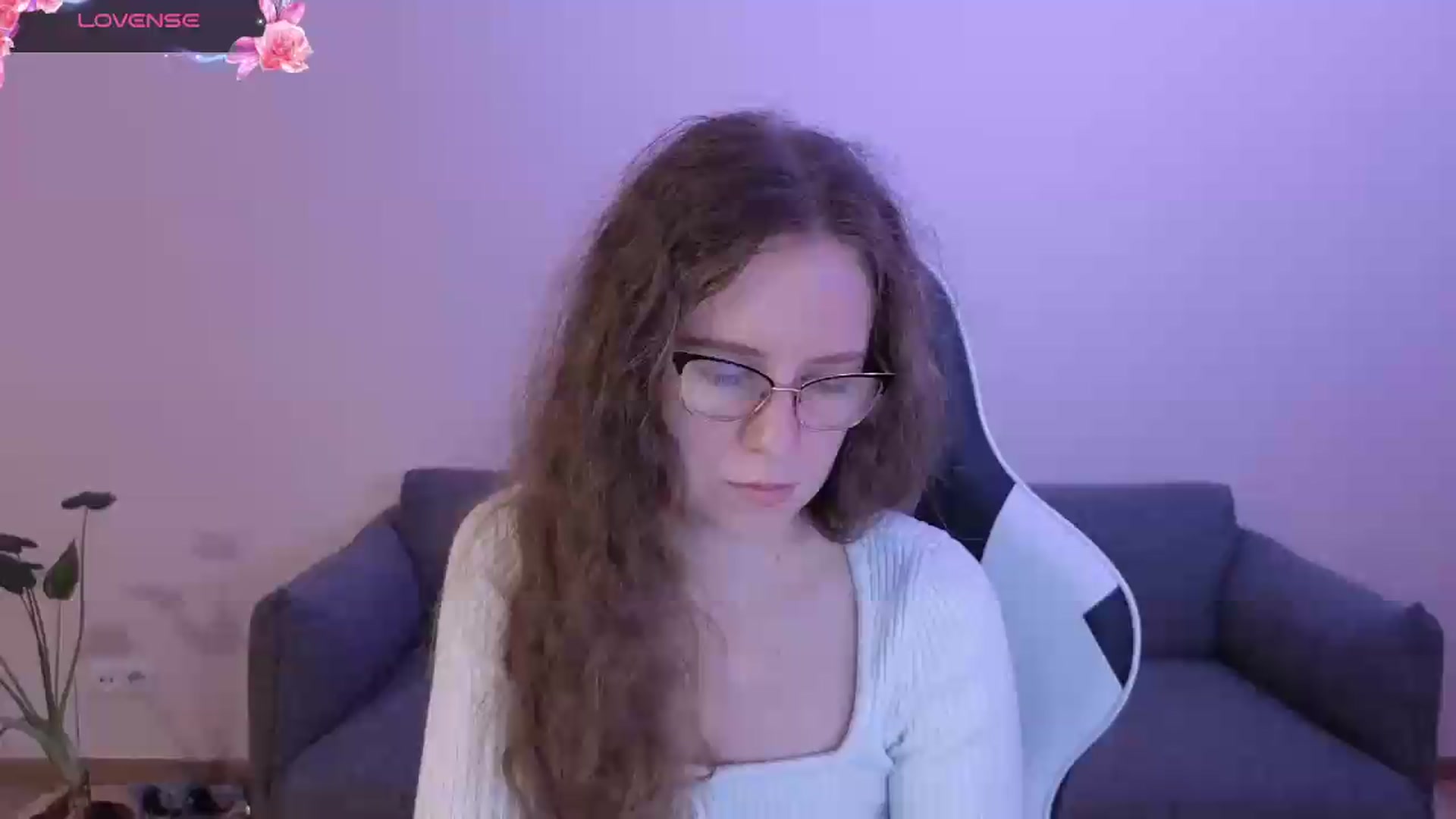 Gallery image thumbnail from BlueFlowerr's myfreecams stream on, 06/15/2026, 18:14 image 15 of 20