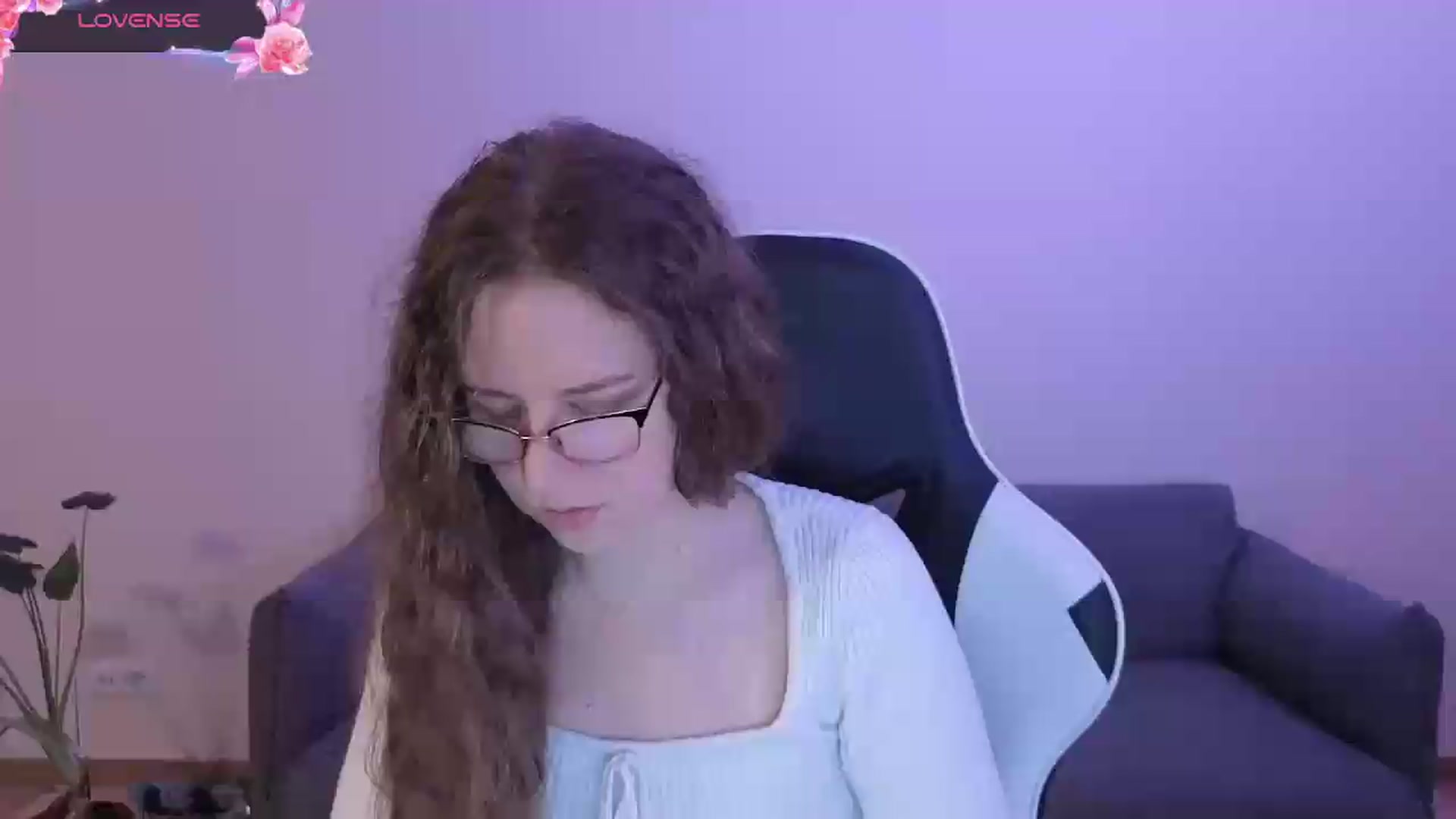 Gallery image thumbnail from BlueFlowerr's myfreecams stream on, 06/15/2026, 18:14 image 6 of 20