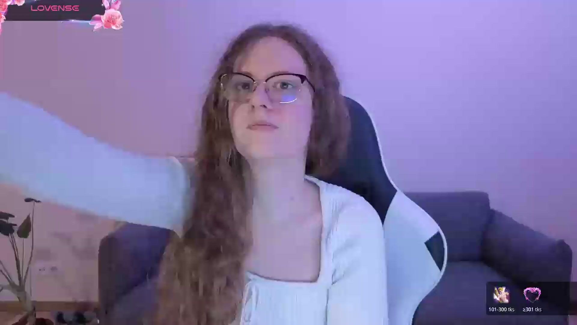 Gallery image thumbnail from BlueFlowerr's myfreecams stream on, 06/15/2026, 18:14 image 4 of 20