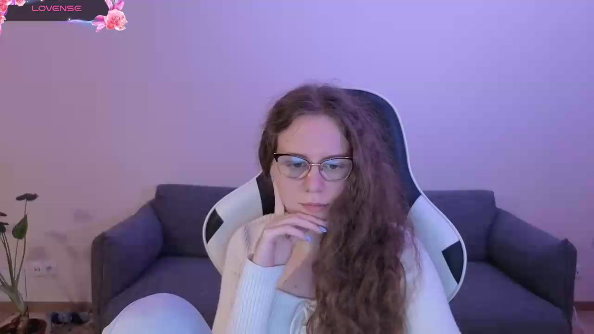 Gallery image thumbnail from BlueFlowerr's myfreecams stream on, 06/15/2026, 21:05 image 16 of 20