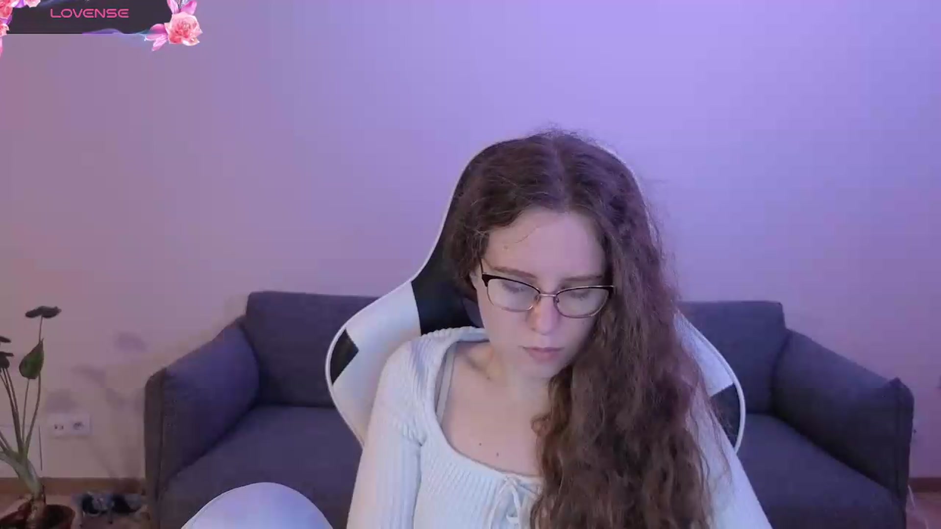 Gallery image thumbnail from BlueFlowerr's myfreecams stream on, 06/15/2026, 21:05 image 17 of 20