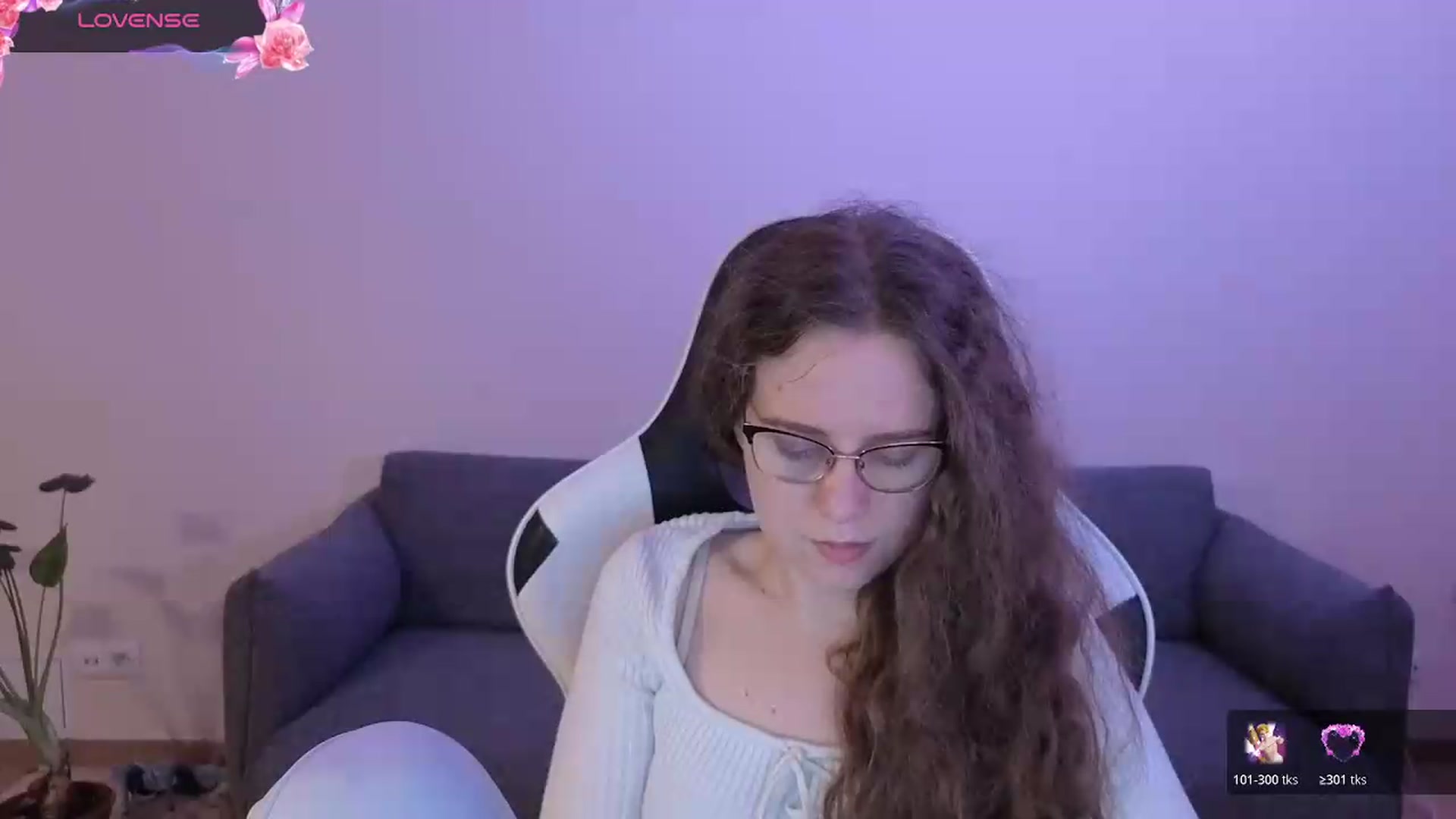 Gallery image thumbnail from BlueFlowerr's myfreecams stream on, 06/15/2026, 21:05 image 18 of 20