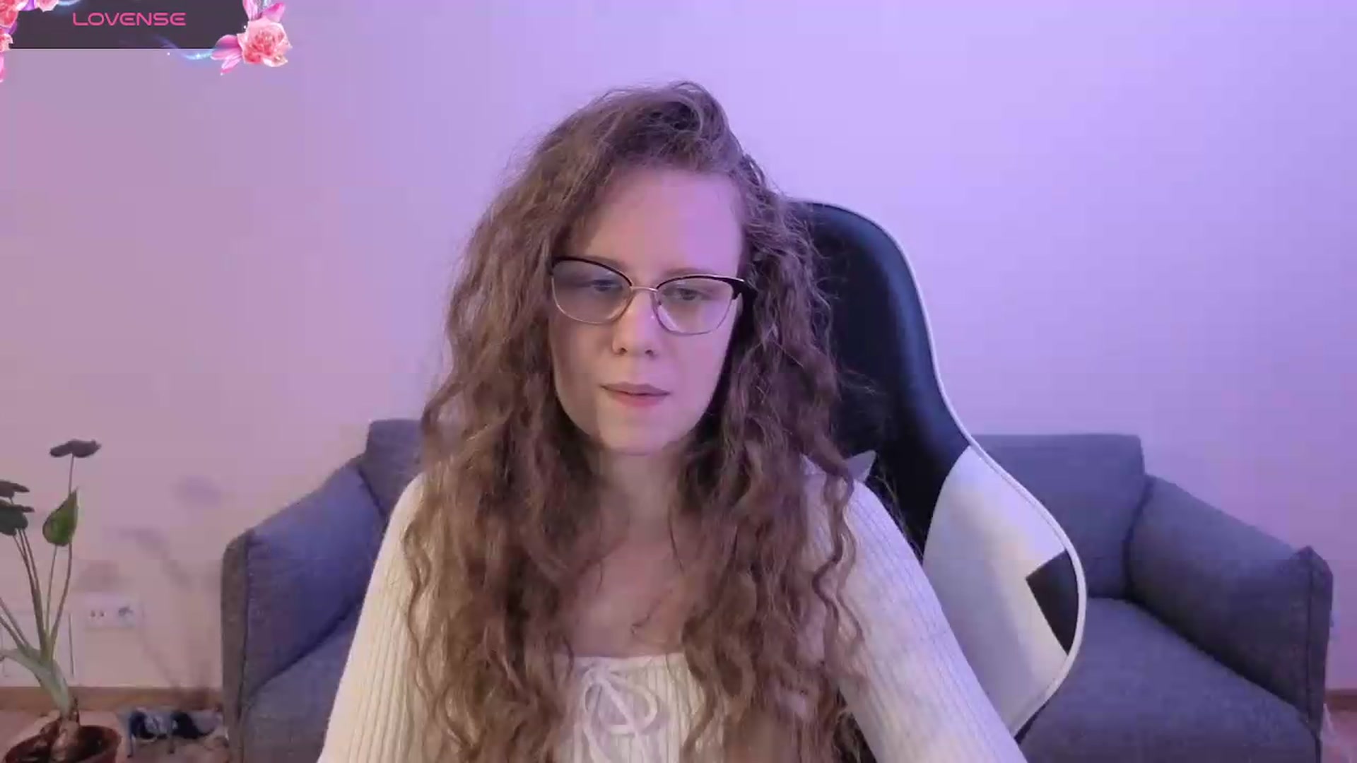 Gallery image thumbnail from BlueFlowerr's myfreecams stream on, 06/15/2026, 21:59 image 16 of 20