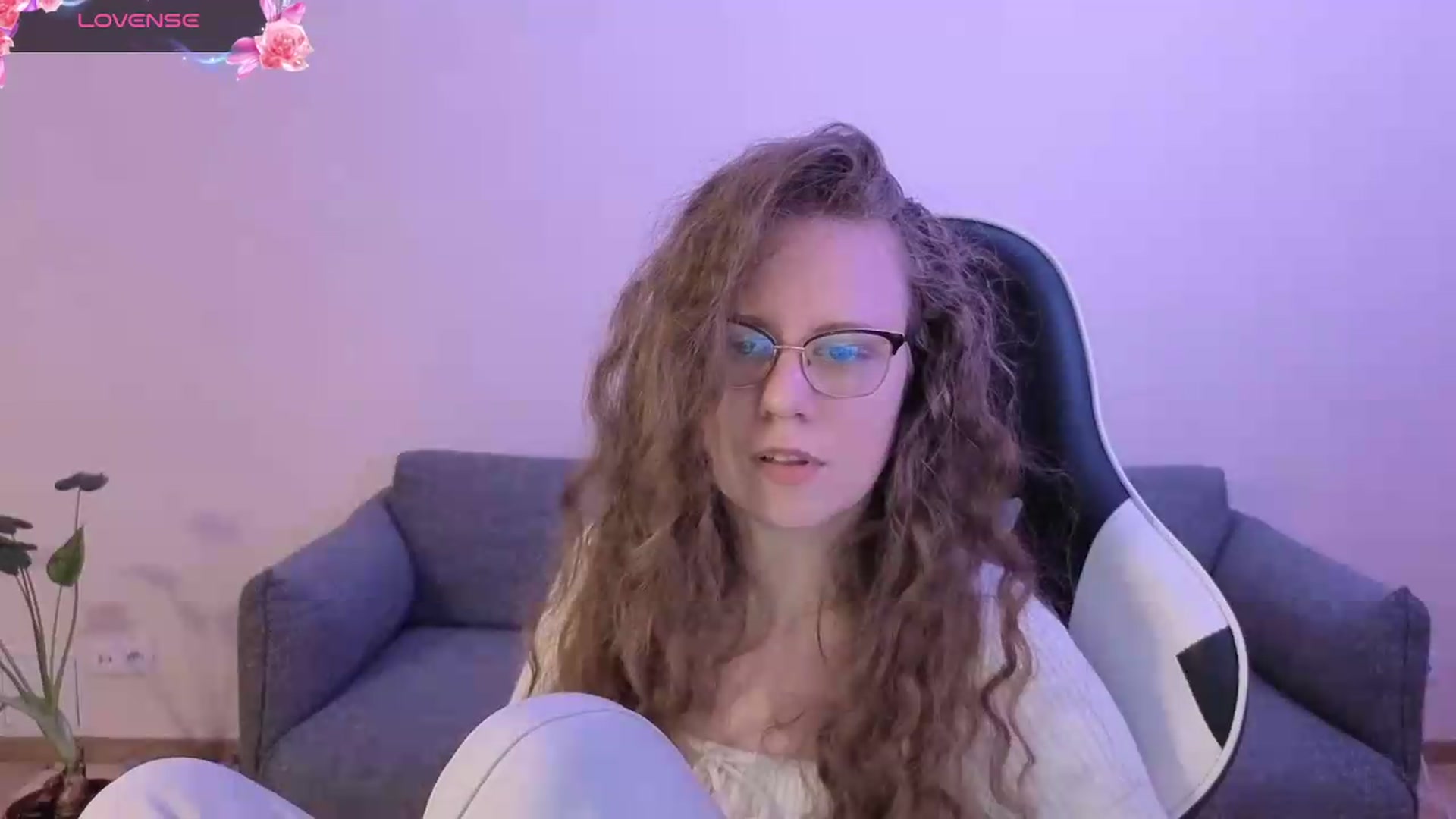 Gallery image thumbnail from BlueFlowerr's myfreecams stream on, 06/15/2026, 21:59 image 19 of 20