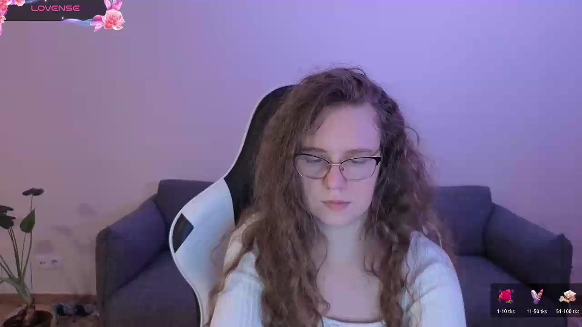 Gallery image thumbnail from BlueFlowerr's myfreecams stream on, 06/15/2026, 23:33 image 17 of 20