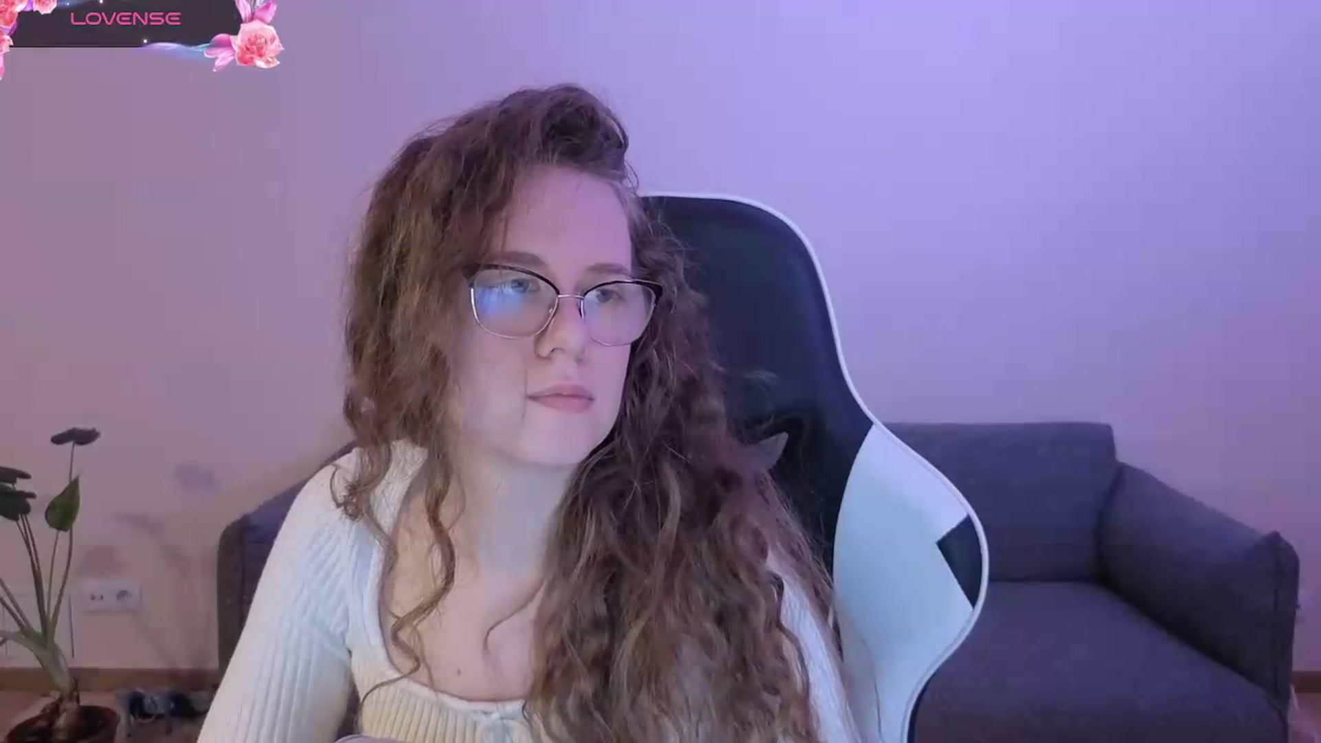 Gallery image thumbnail from BlueFlowerr's myfreecams stream on, 06/15/2026, 23:33 image 8 of 20