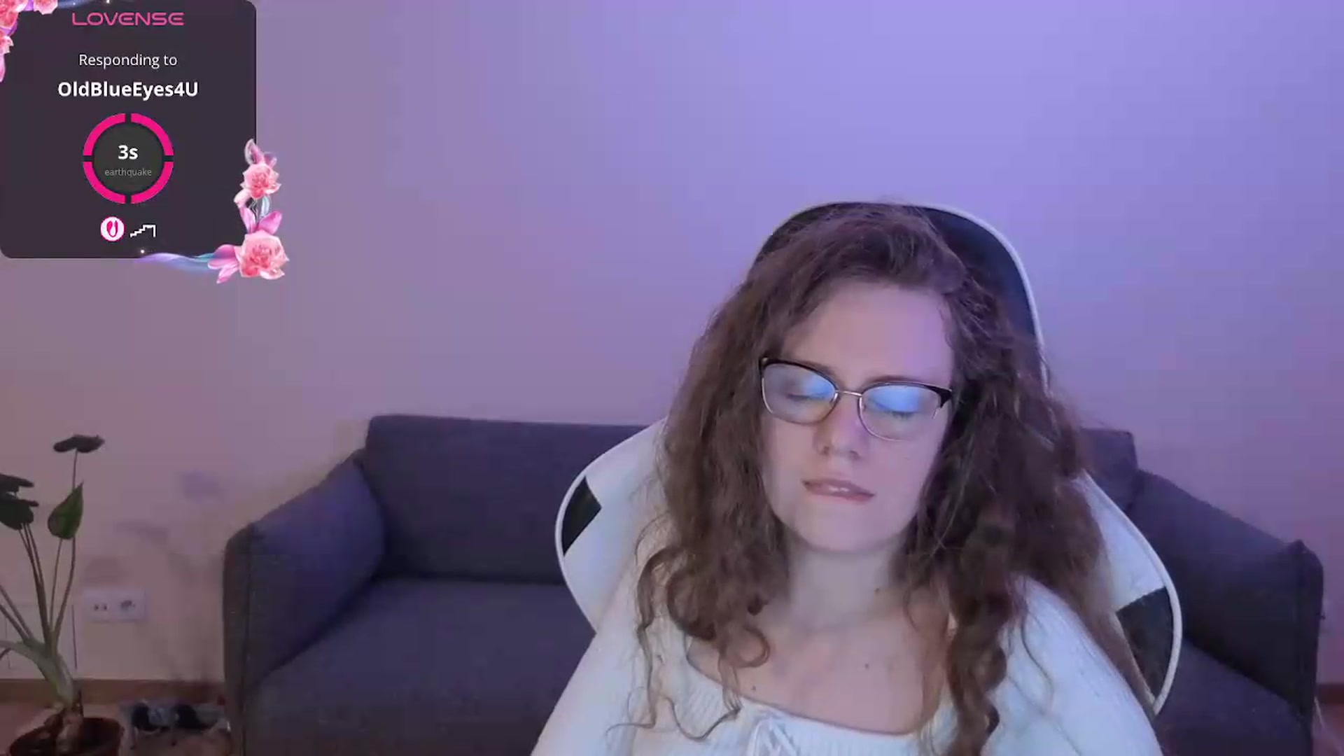 Gallery image thumbnail from BlueFlowerr's myfreecams stream on, 06/15/2026, 23:33 image 13 of 20