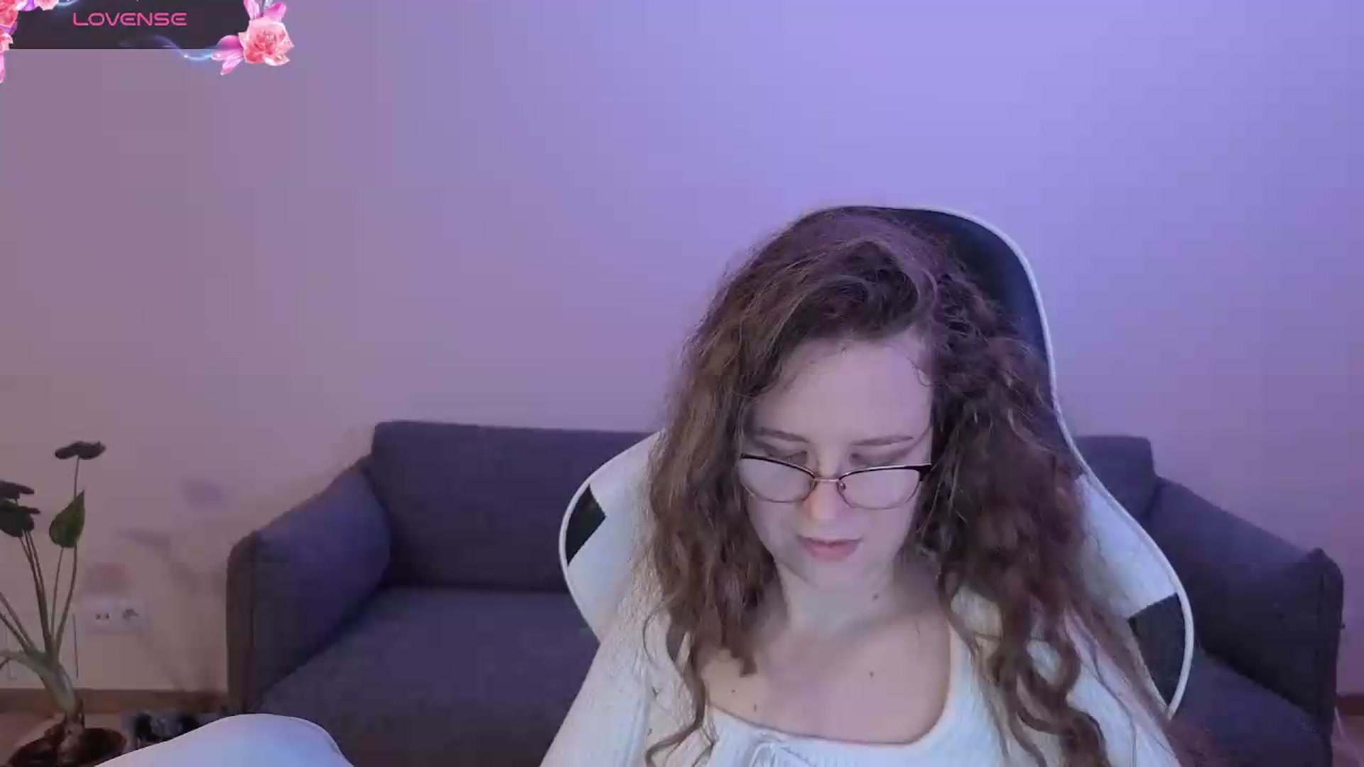 Gallery image thumbnail from BlueFlowerr's myfreecams stream on, 06/15/2026, 23:33 image 10 of 20