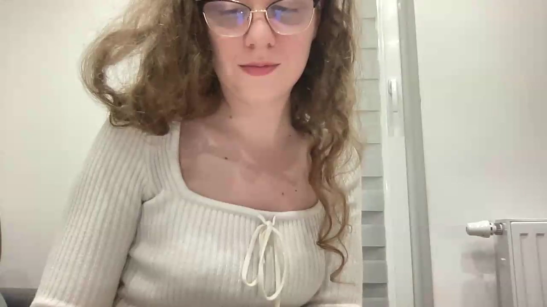 Gallery image thumbnail from BlueFlowerr's myfreecams stream on, 06/16/2026, 03:20 image 7 of 20