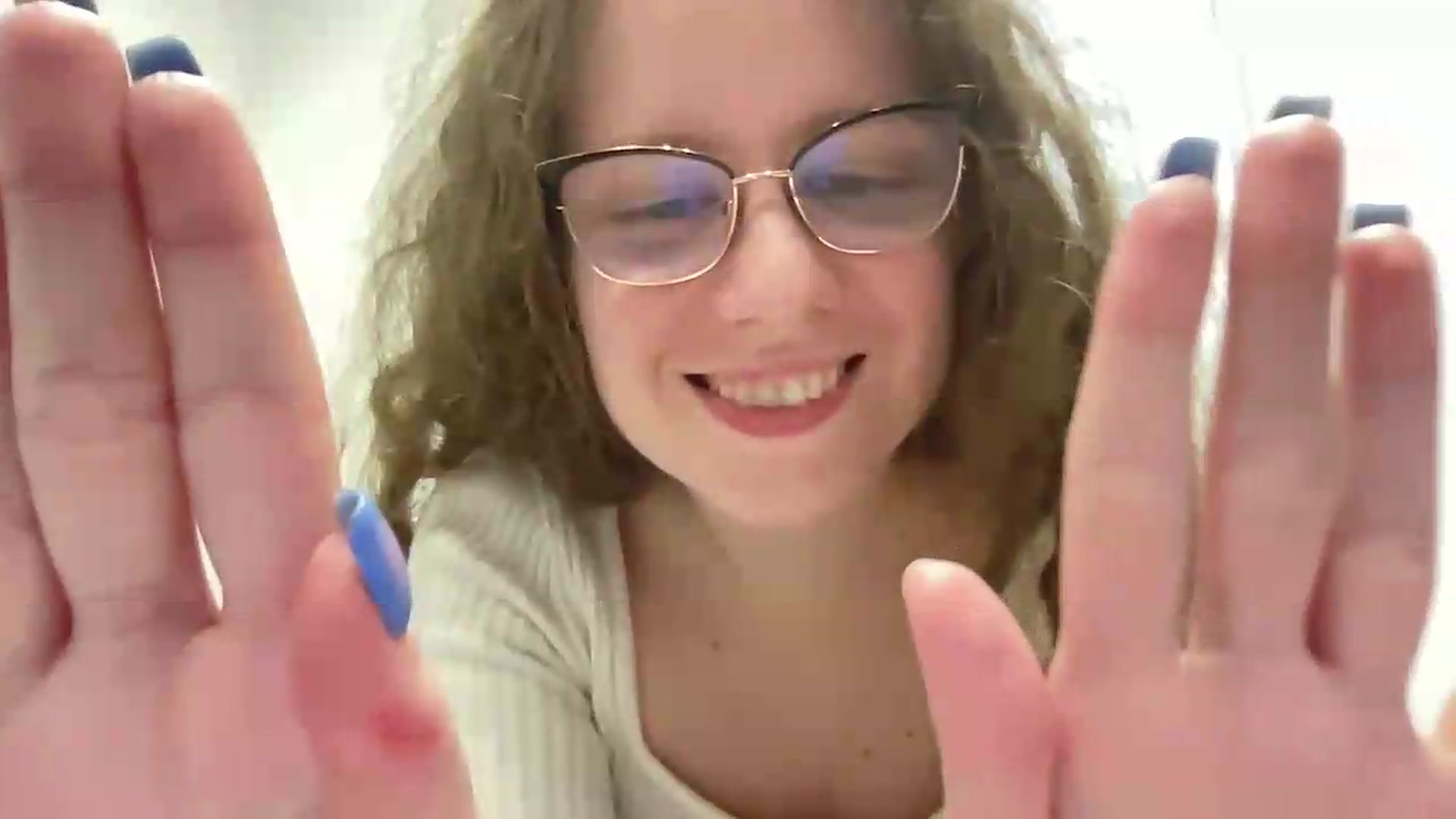 Gallery image thumbnail from BlueFlowerr's myfreecams stream on, 06/16/2026, 03:20 image 19 of 20