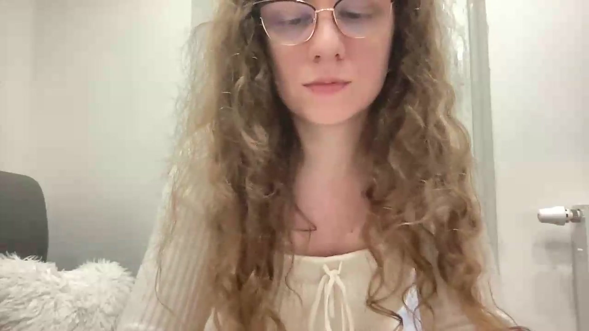 Gallery image thumbnail from BlueFlowerr's myfreecams stream on, 06/16/2026, 03:20 image 15 of 20