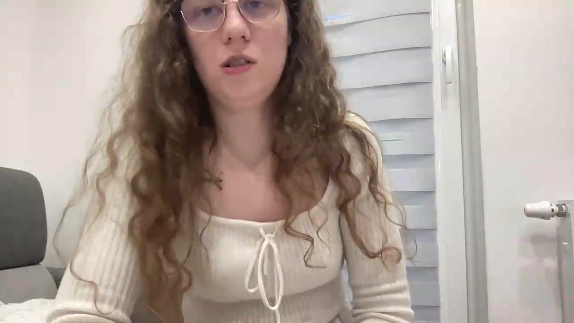Gallery image thumbnail from BlueFlowerr's myfreecams stream on, 06/16/2026, 03:20 image 14 of 20