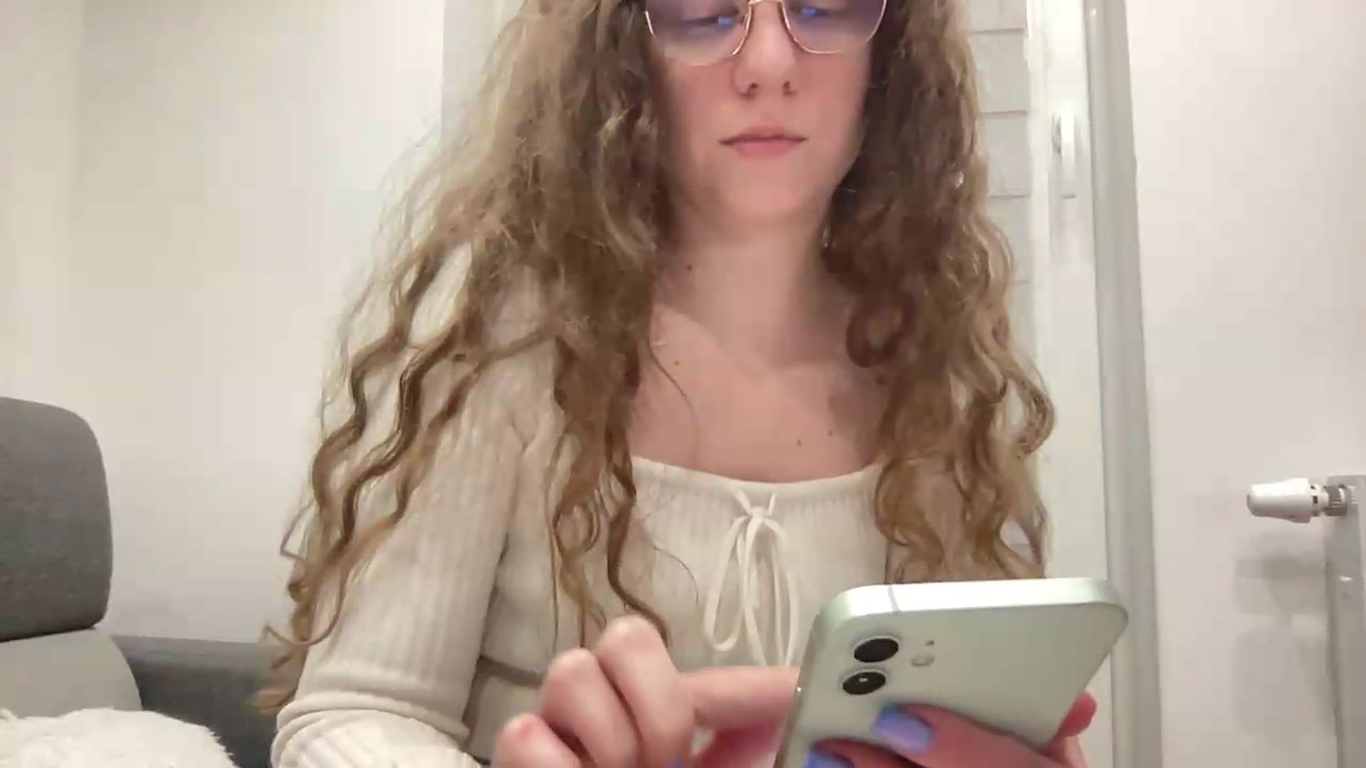 Gallery image thumbnail from BlueFlowerr's myfreecams stream on, 06/16/2026, 03:20 image 13 of 20