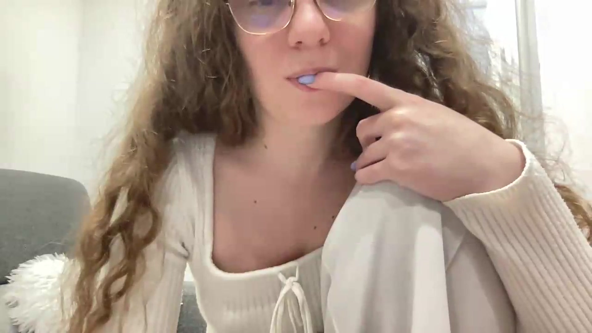Gallery image thumbnail from BlueFlowerr's myfreecams stream on, 06/16/2026, 03:20 image 17 of 20