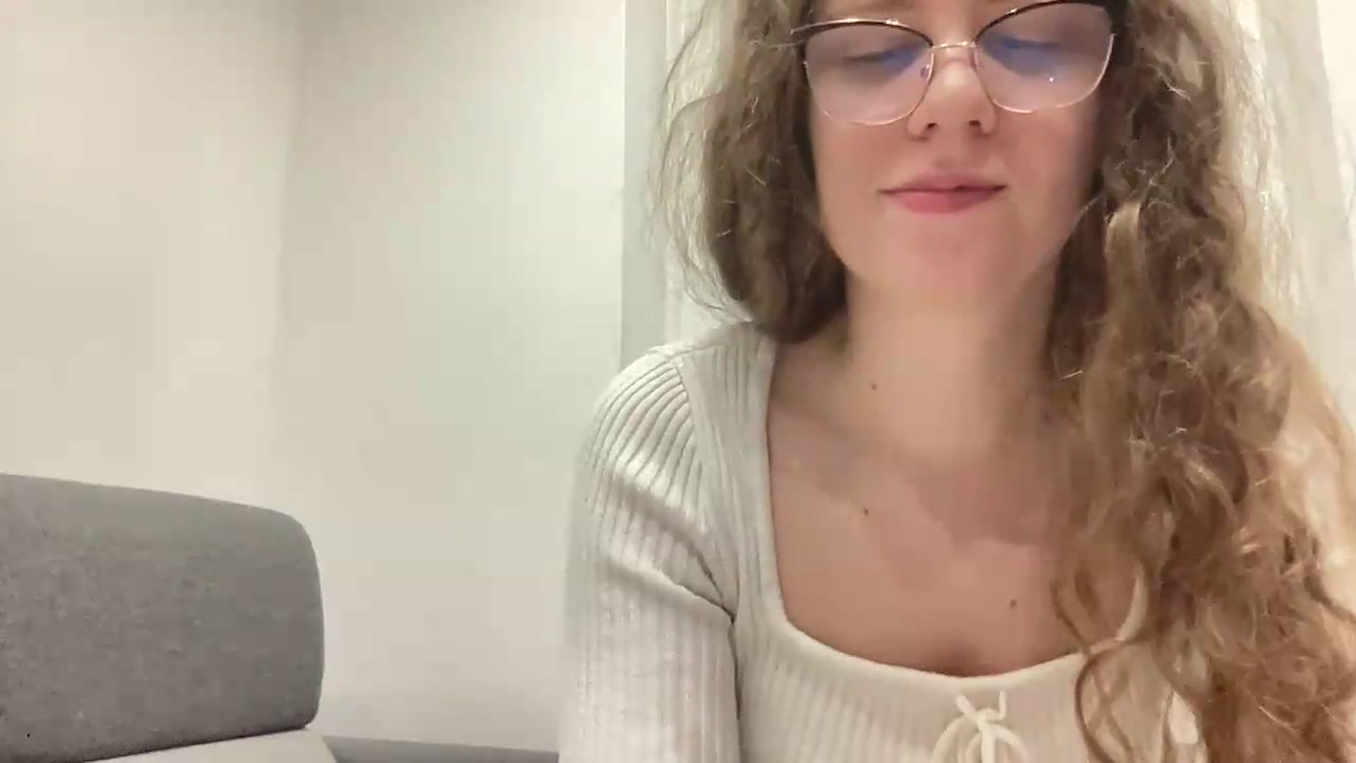 Gallery image thumbnail from BlueFlowerr's myfreecams stream on, 06/16/2026, 03:20 image 3 of 20