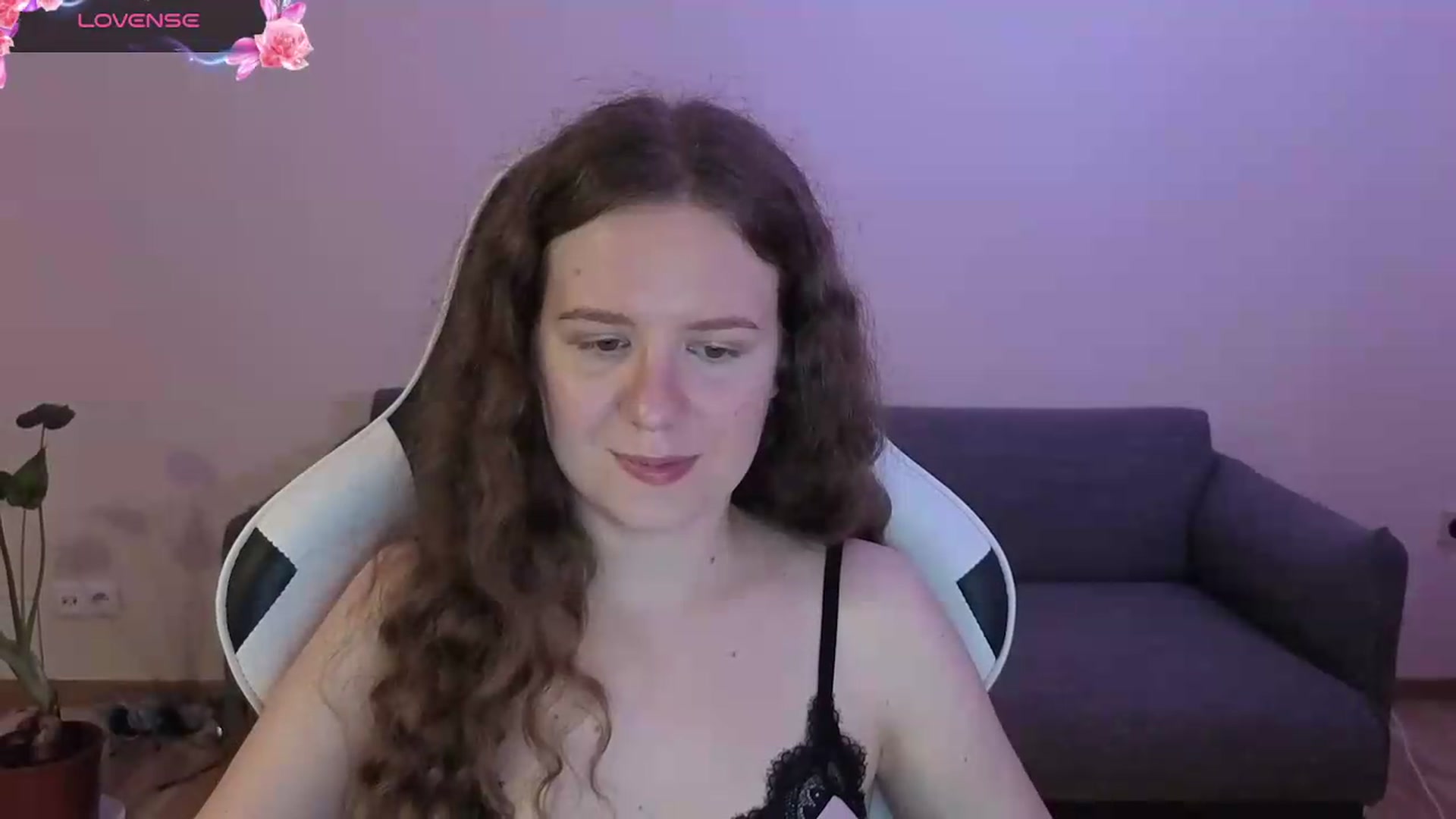 Gallery image thumbnail from BlueFlowerr's myfreecams stream on, 06/18/2026, 23:05 image 16 of 20