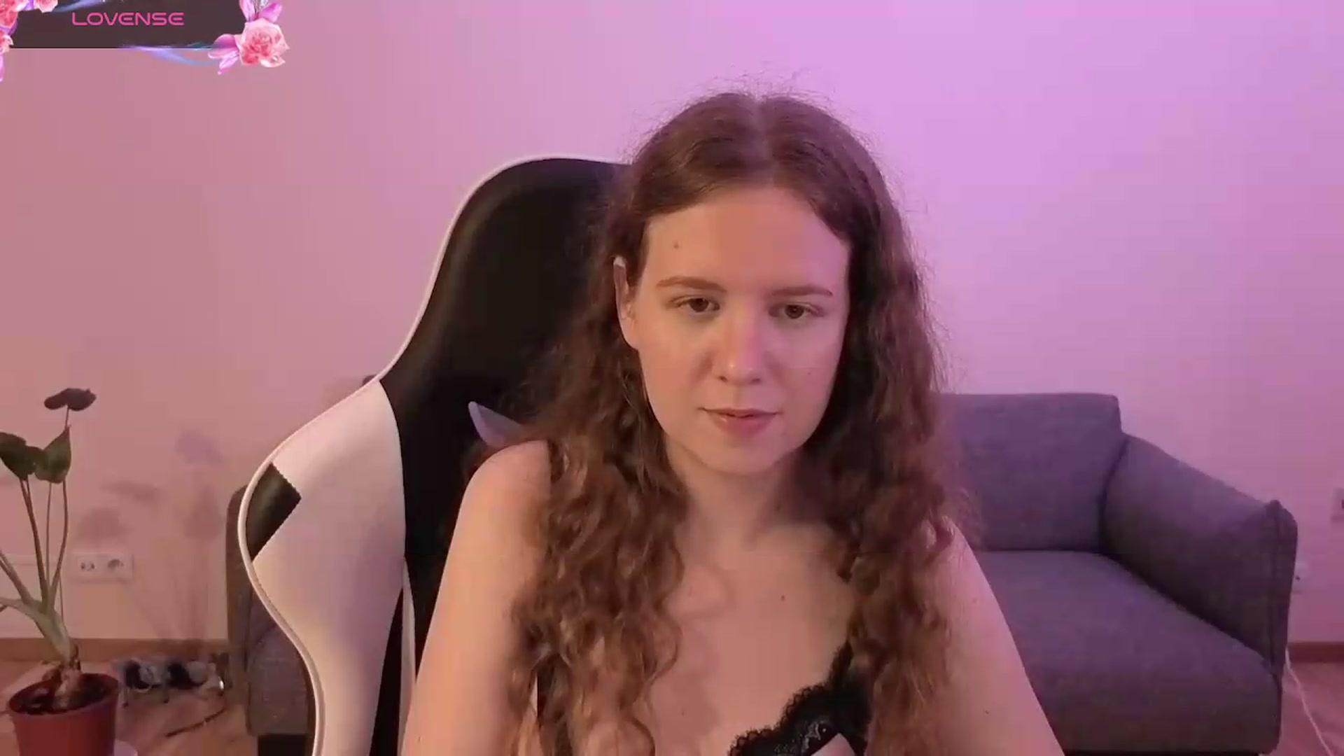 Gallery image thumbnail from BlueFlowerr's myfreecams stream on, 06/19/2026, 24:00 image 9 of 20