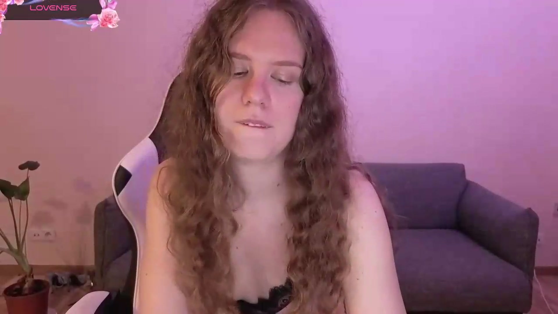 Gallery image thumbnail from BlueFlowerr's myfreecams stream on, 06/19/2026, 24:00 image 14 of 20