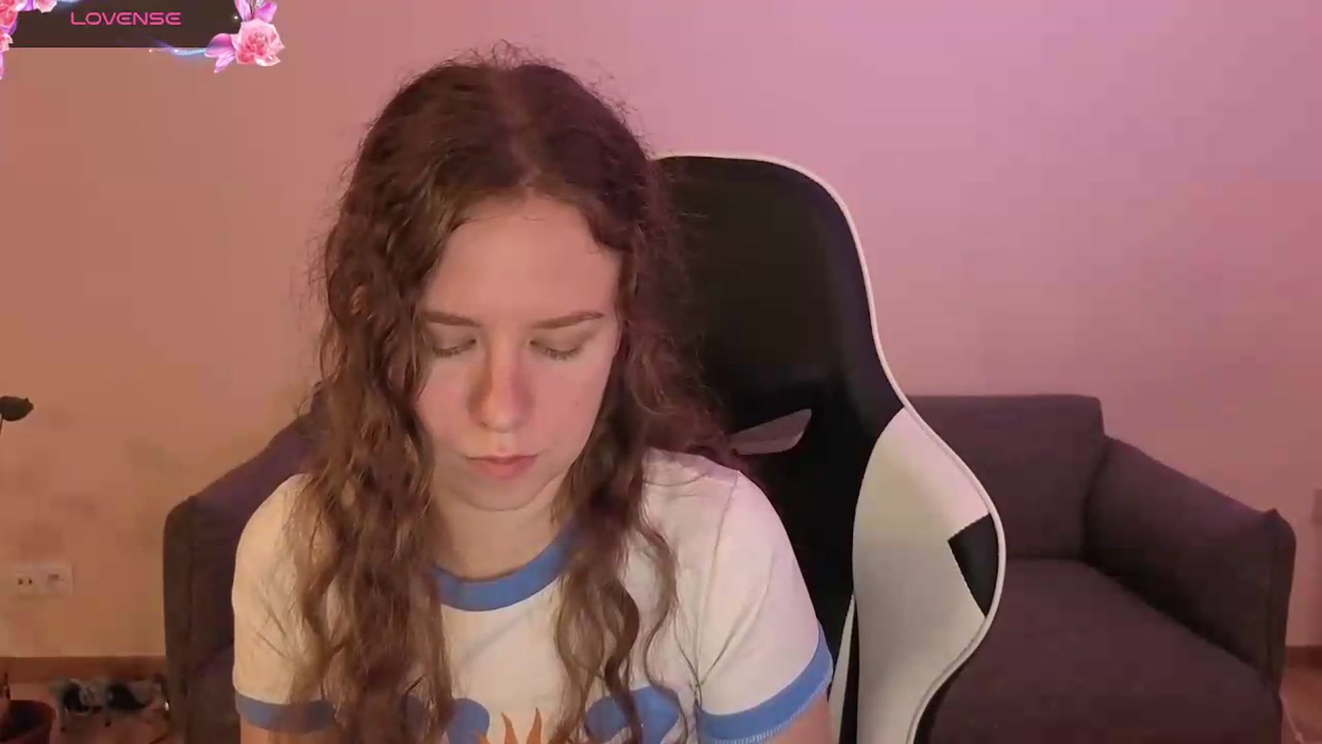 Gallery image thumbnail from BlueFlowerr's myfreecams stream on, 06/19/2026, 19:20 image 16 of 20
