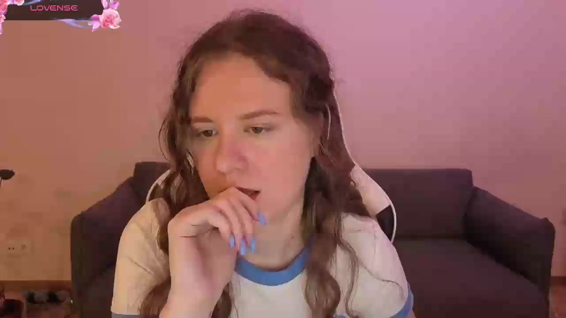 Gallery image thumbnail from BlueFlowerr's myfreecams stream on, 06/19/2026, 19:20 image 14 of 20