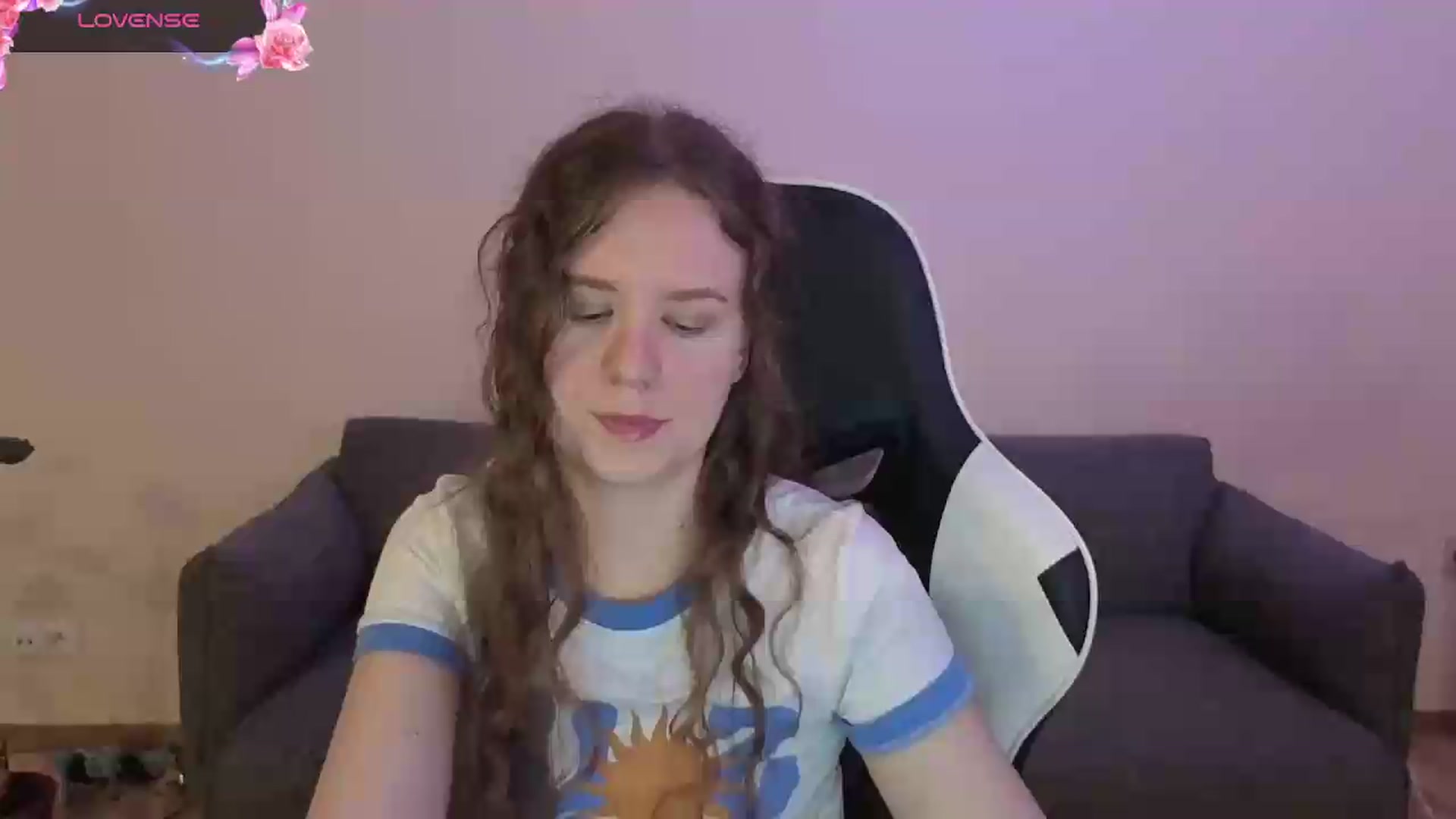 Gallery image thumbnail from BlueFlowerr's myfreecams stream on, 06/19/2026, 19:20 image 7 of 20