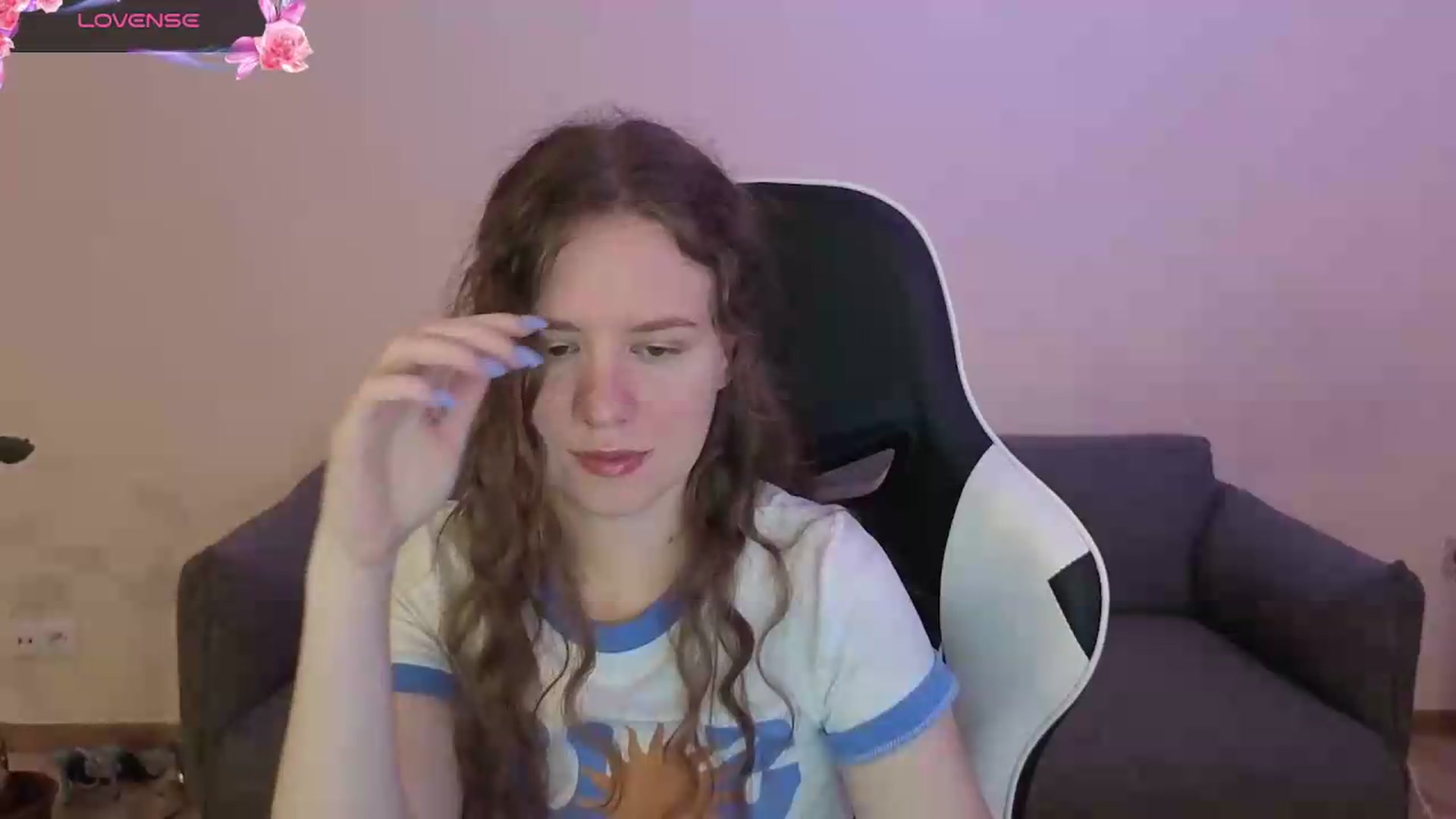 Gallery image thumbnail from BlueFlowerr's myfreecams stream on, 06/19/2026, 19:20 image 9 of 20