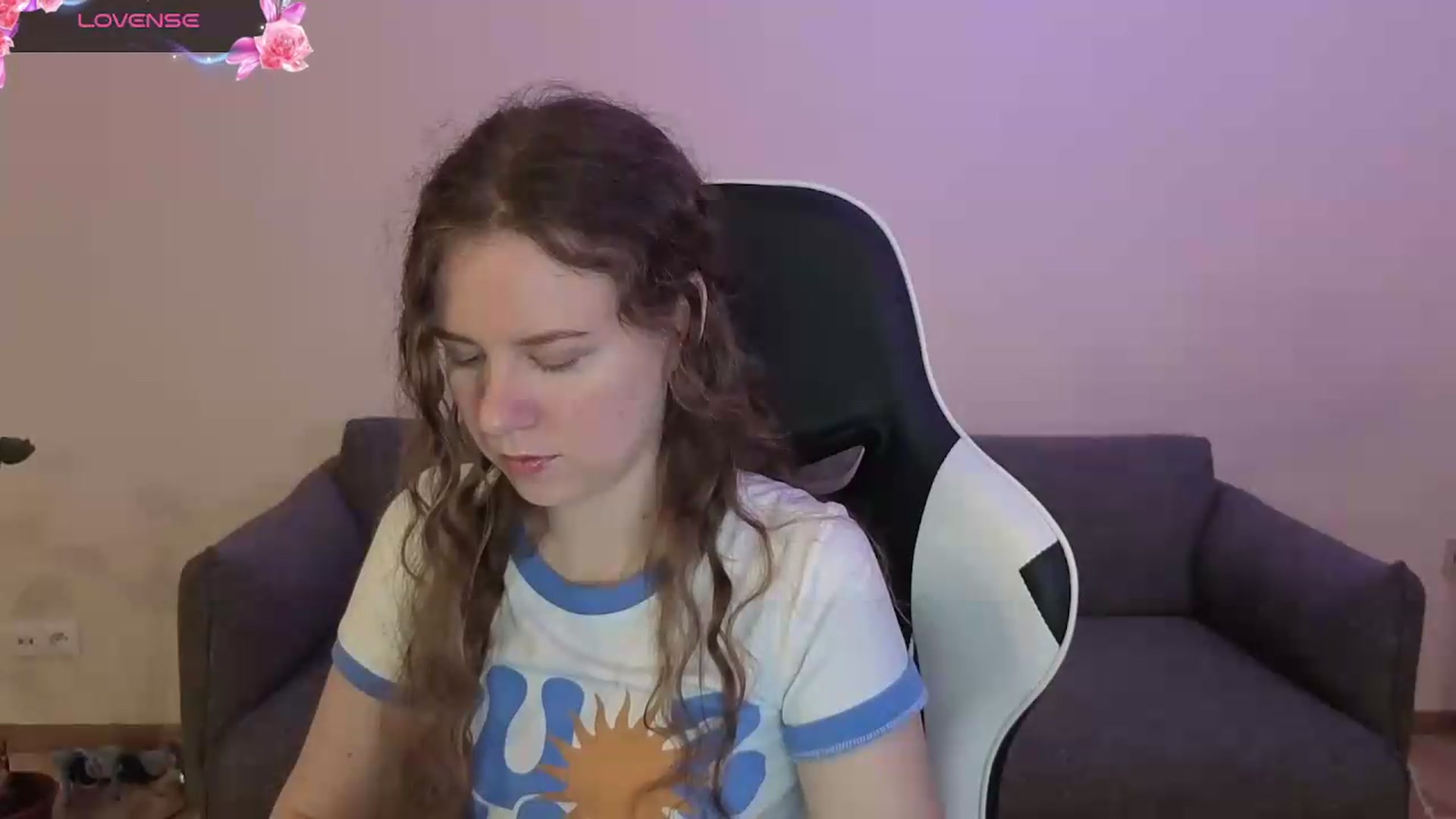 Gallery image thumbnail from BlueFlowerr's myfreecams stream on, 06/19/2026, 19:20 image 5 of 20
