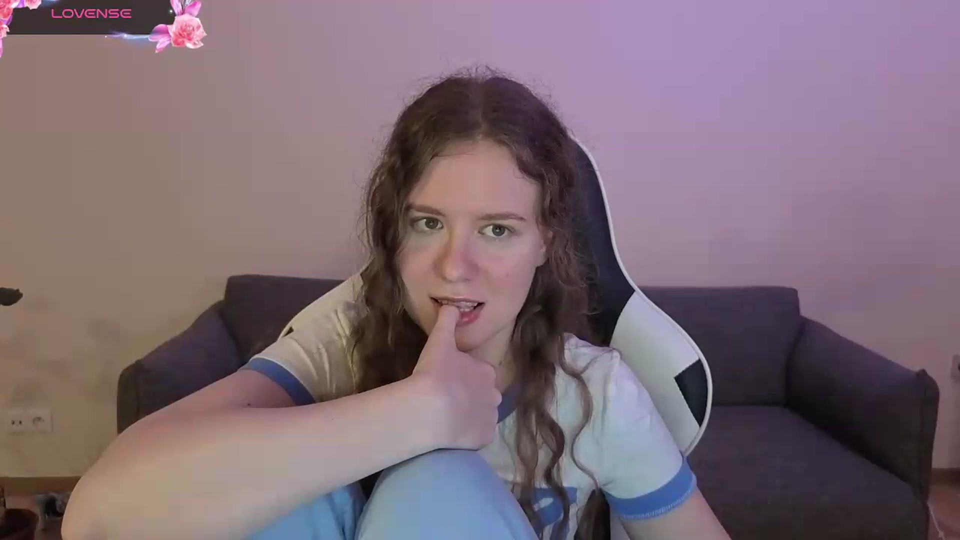 Gallery image thumbnail from BlueFlowerr's myfreecams stream on, 06/19/2026, 19:20 image 10 of 20