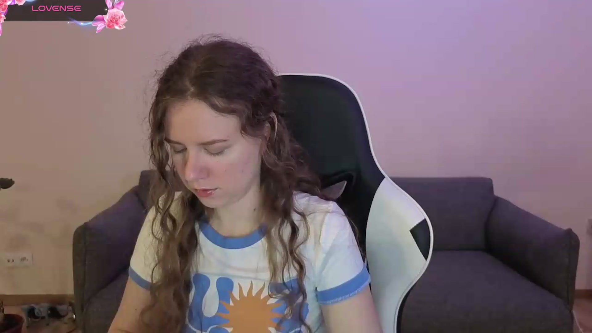 Gallery image thumbnail from BlueFlowerr's myfreecams stream on, 06/19/2026, 19:20 image 4 of 20