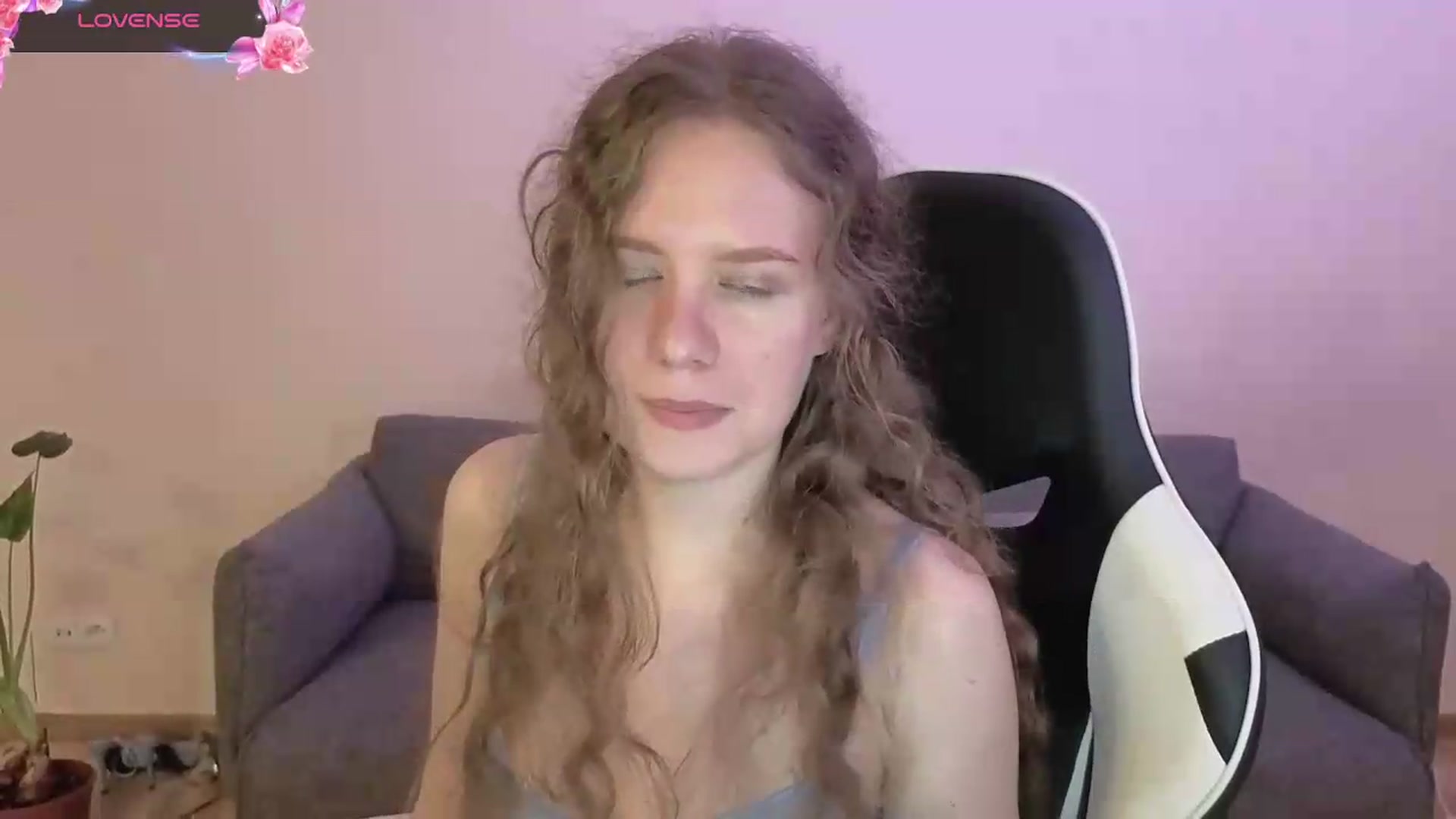 Gallery image thumbnail from BlueFlowerr's myfreecams stream on, 06/19/2026, 23:16 image 14 of 20