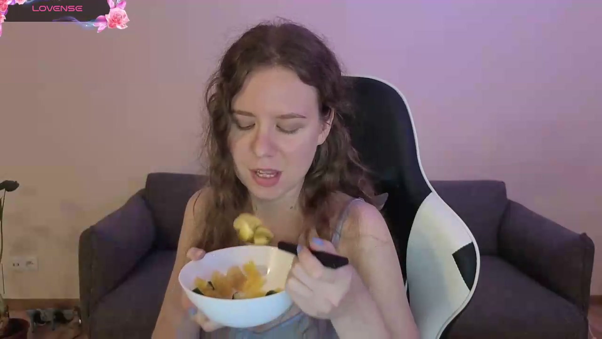 Gallery image thumbnail from BlueFlowerr's myfreecams stream on, 06/19/2026, 23:16 image 3 of 20