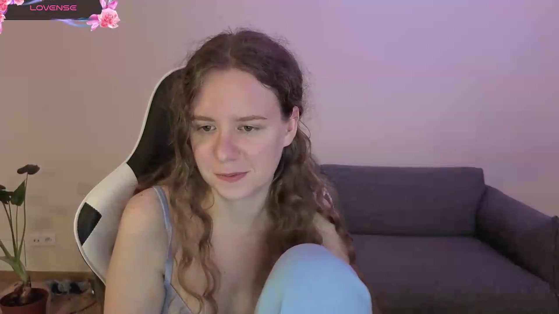 Gallery image thumbnail from BlueFlowerr's myfreecams stream on, 06/19/2026, 23:33 image 13 of 20