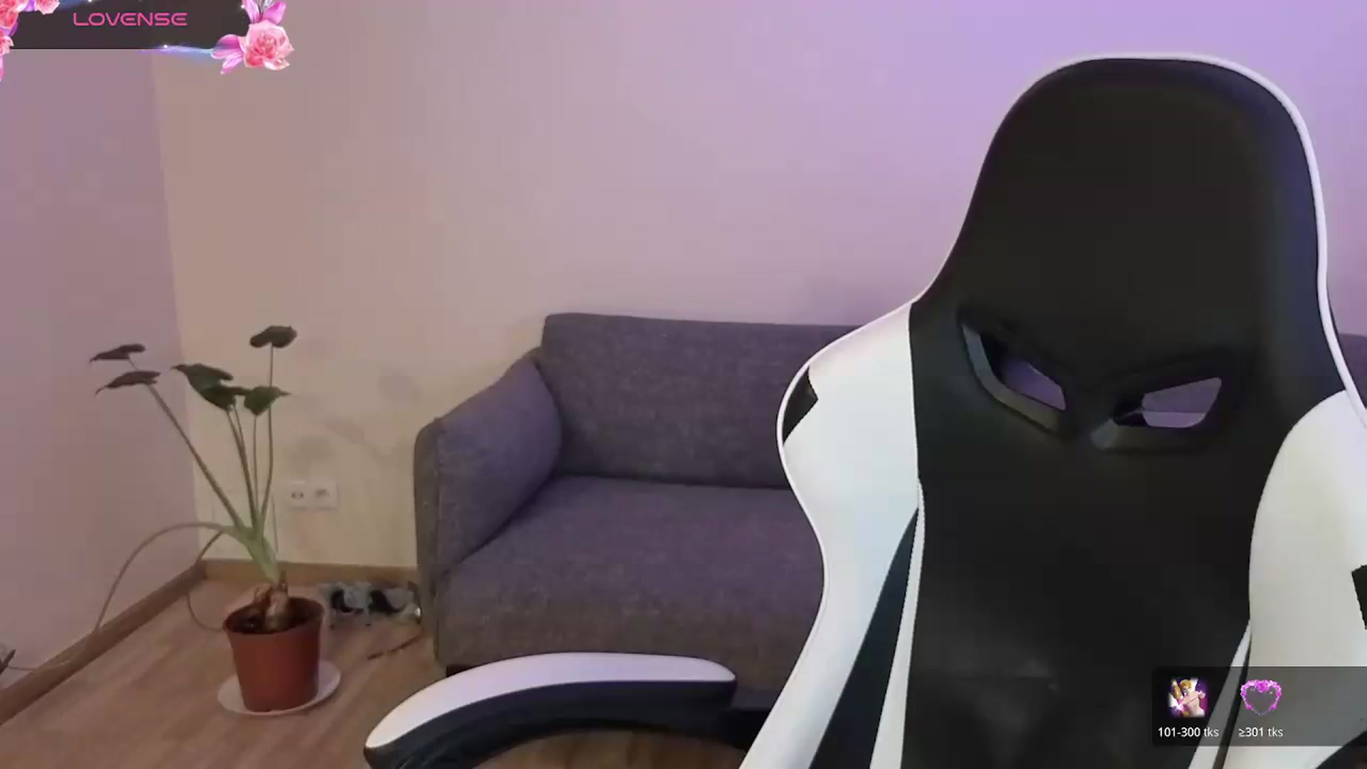 Gallery image thumbnail from BlueFlowerr's myfreecams stream on, 06/20/2026, 18:27 image 3 of 20