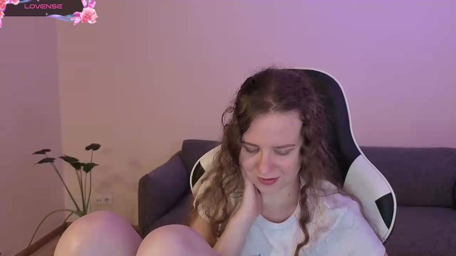 Gallery image thumbnail from BlueFlowerr's myfreecams stream on, 06/20/2026, 23:30 image 18 of 20
