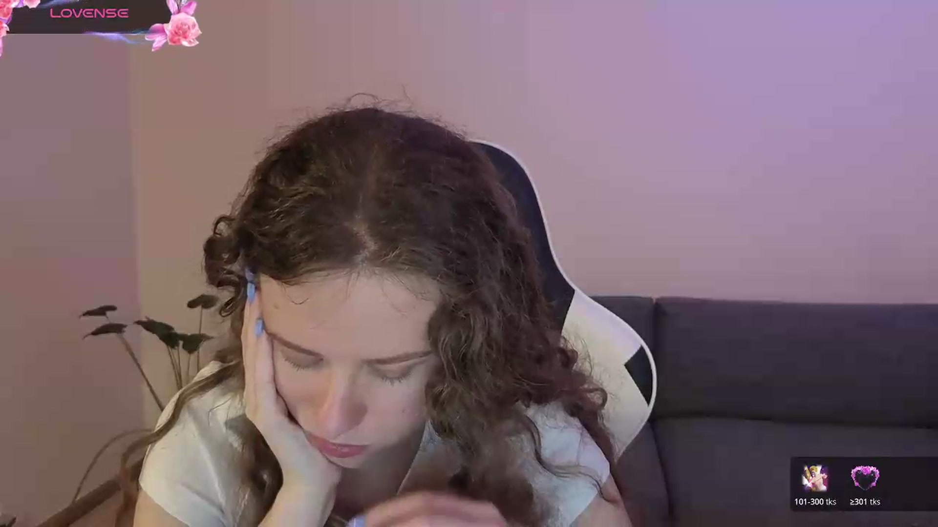 Gallery image thumbnail from BlueFlowerr's myfreecams stream on, 06/21/2026, 24:01 image 10 of 20