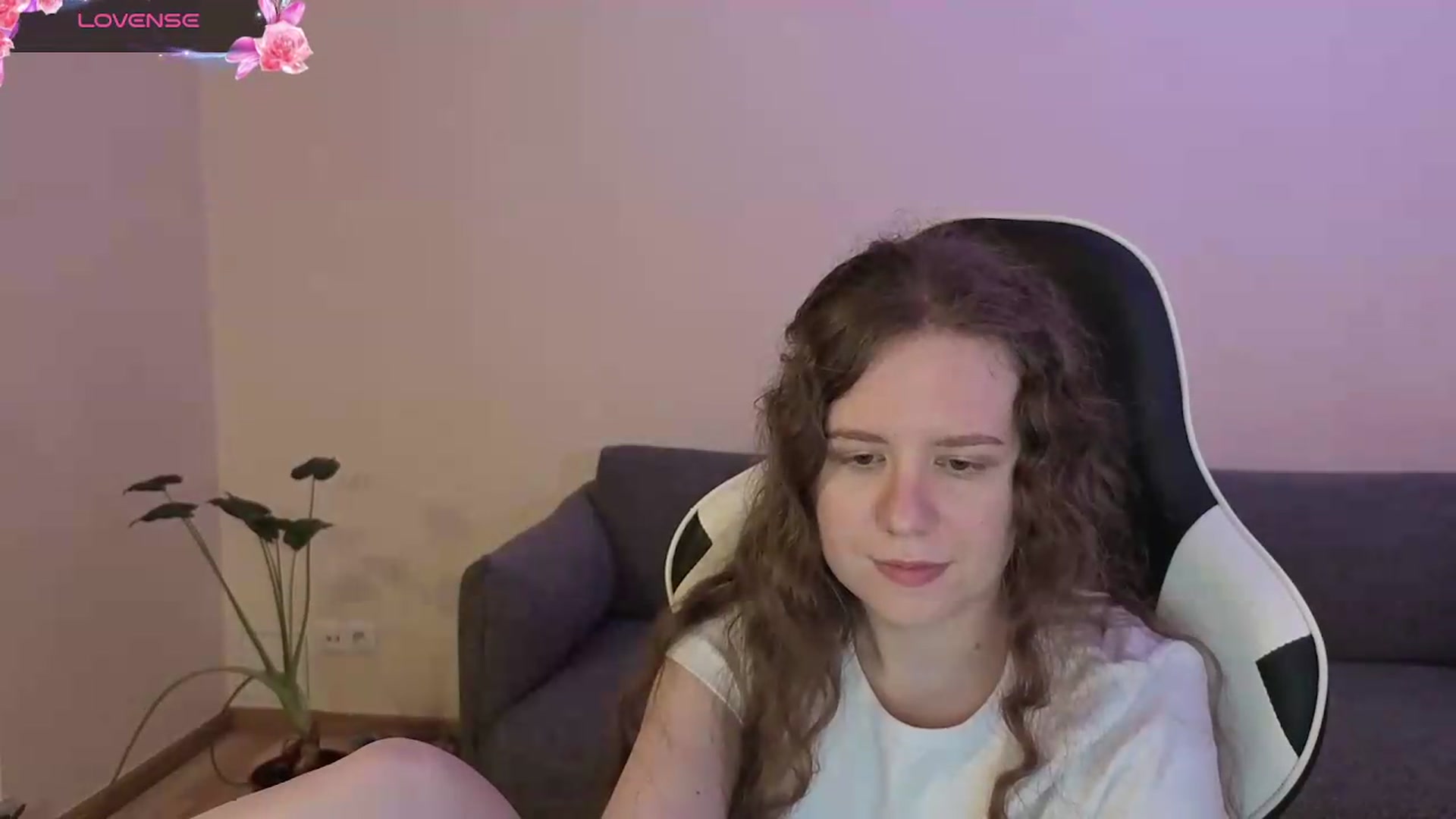 Gallery image thumbnail from BlueFlowerr's myfreecams stream on, 06/21/2026, 24:01 image 6 of 20