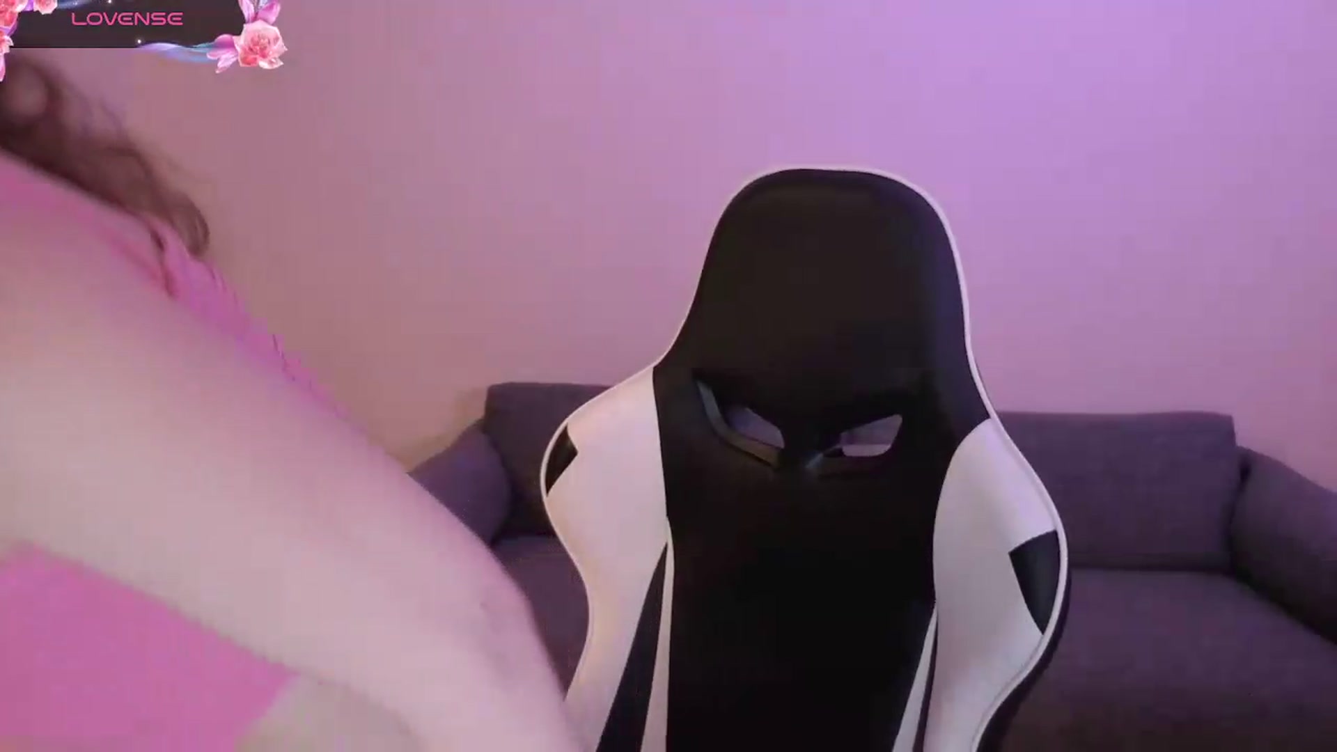 Gallery image thumbnail from BlueFlowerr's myfreecams stream on, 06/21/2026, 19:21 image 2 of 20