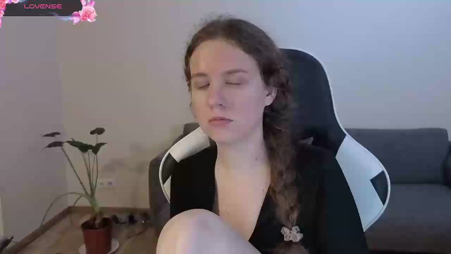 Gallery image thumbnail from BlueFlowerr's myfreecams stream on, 06/22/2026, 18:46 image 2 of 20