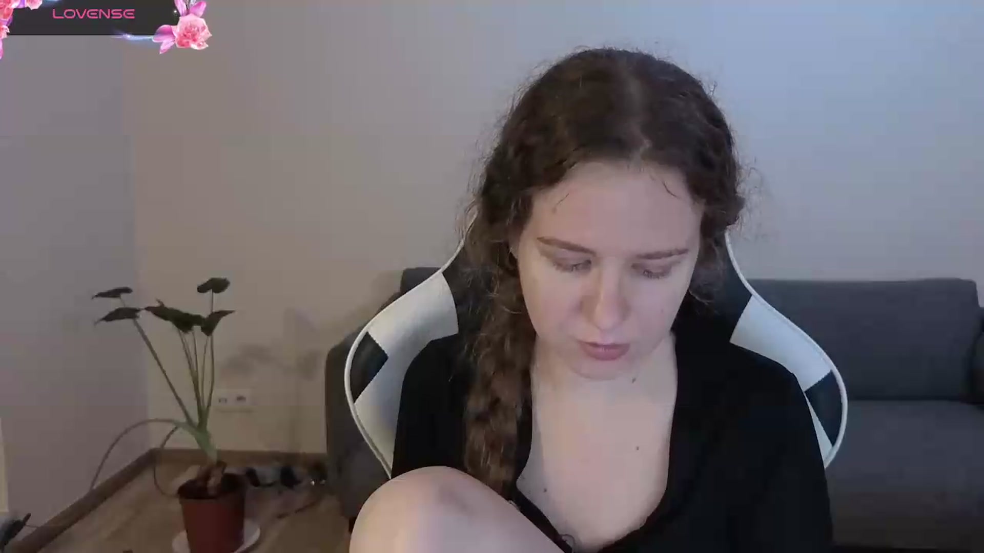 Gallery image thumbnail from BlueFlowerr's myfreecams stream on, 06/22/2026, 18:46 image 15 of 20