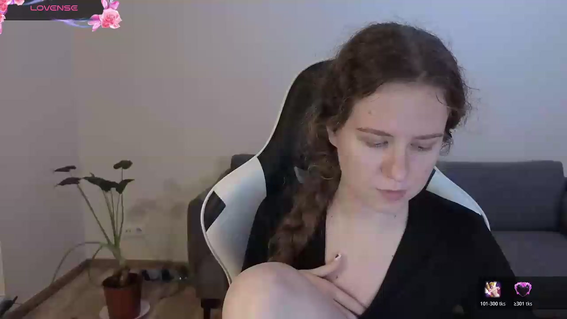 Gallery image thumbnail from BlueFlowerr's myfreecams stream on, 06/22/2026, 18:46 image 13 of 20