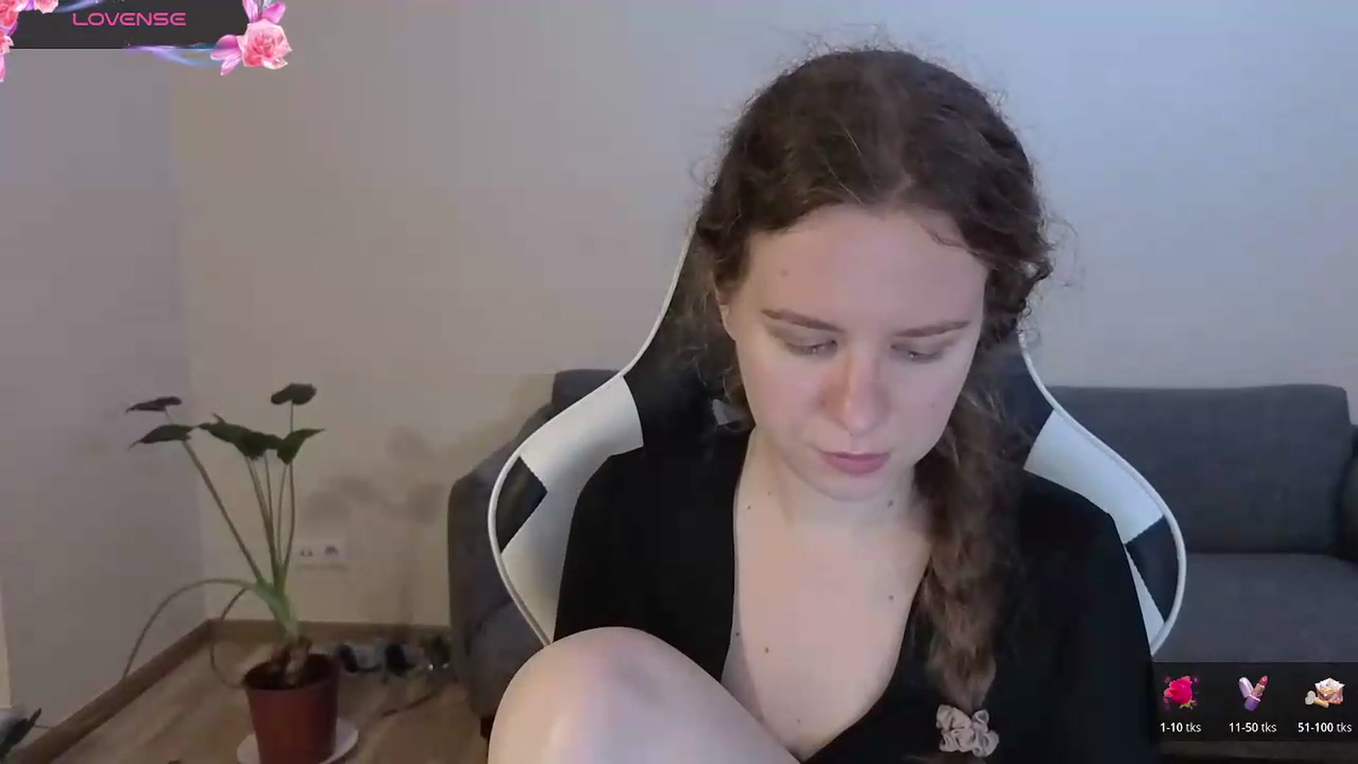 Gallery image thumbnail from BlueFlowerr's myfreecams stream on, 06/22/2026, 18:46 image 3 of 20