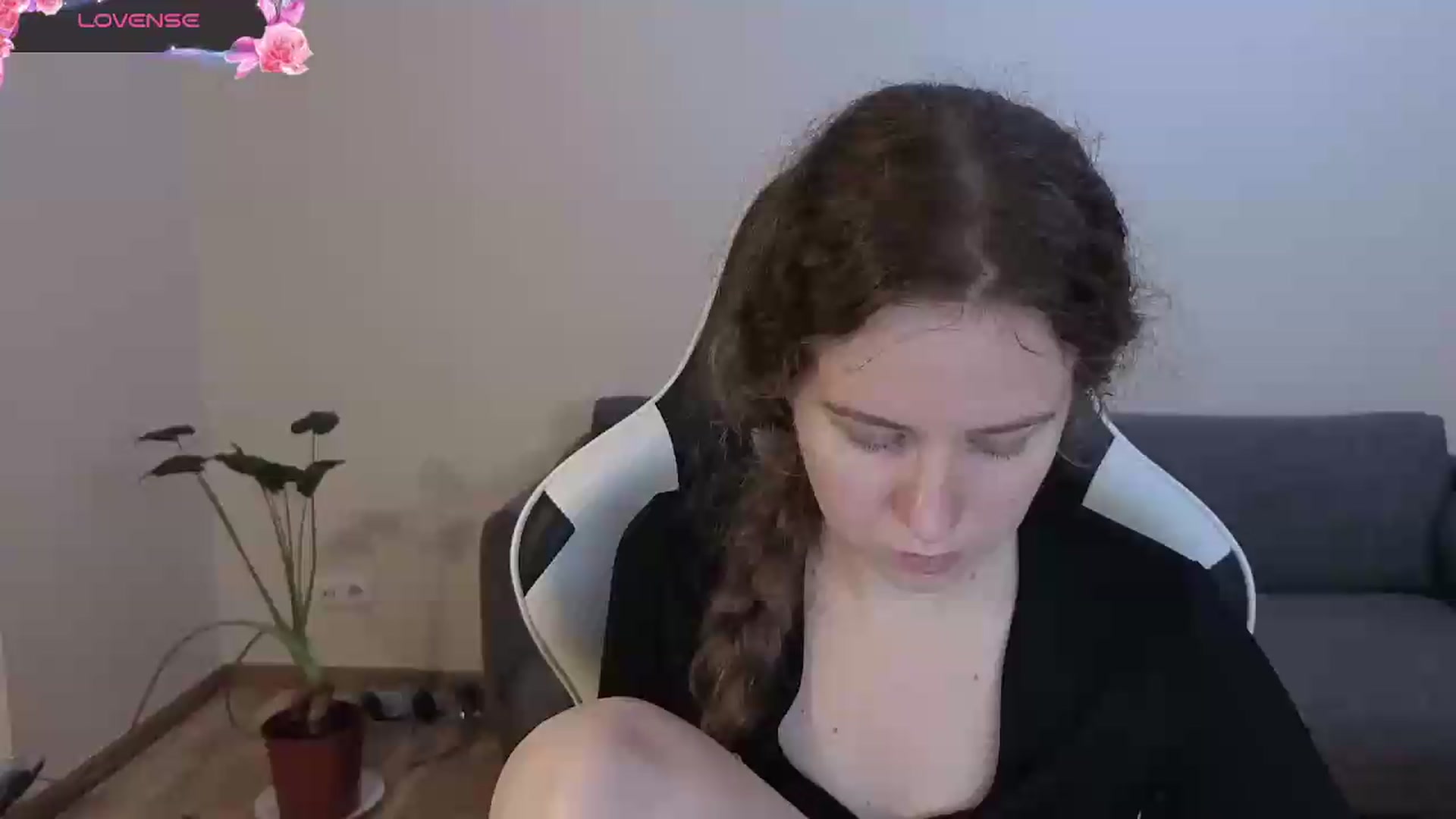 Gallery image thumbnail from BlueFlowerr's myfreecams stream on, 06/22/2026, 18:46 image 18 of 20