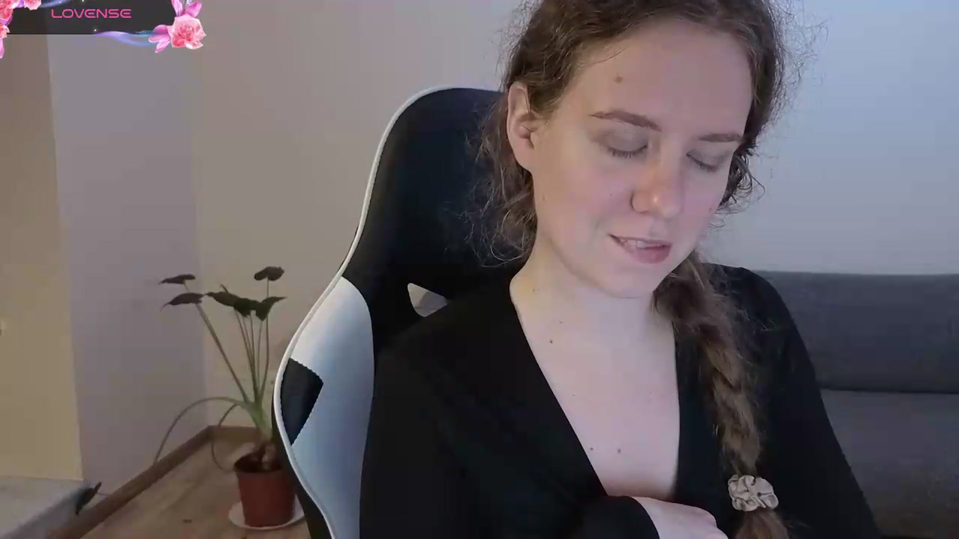 Gallery image thumbnail from BlueFlowerr's myfreecams stream on, 06/22/2026, 20:17 image 2 of 20