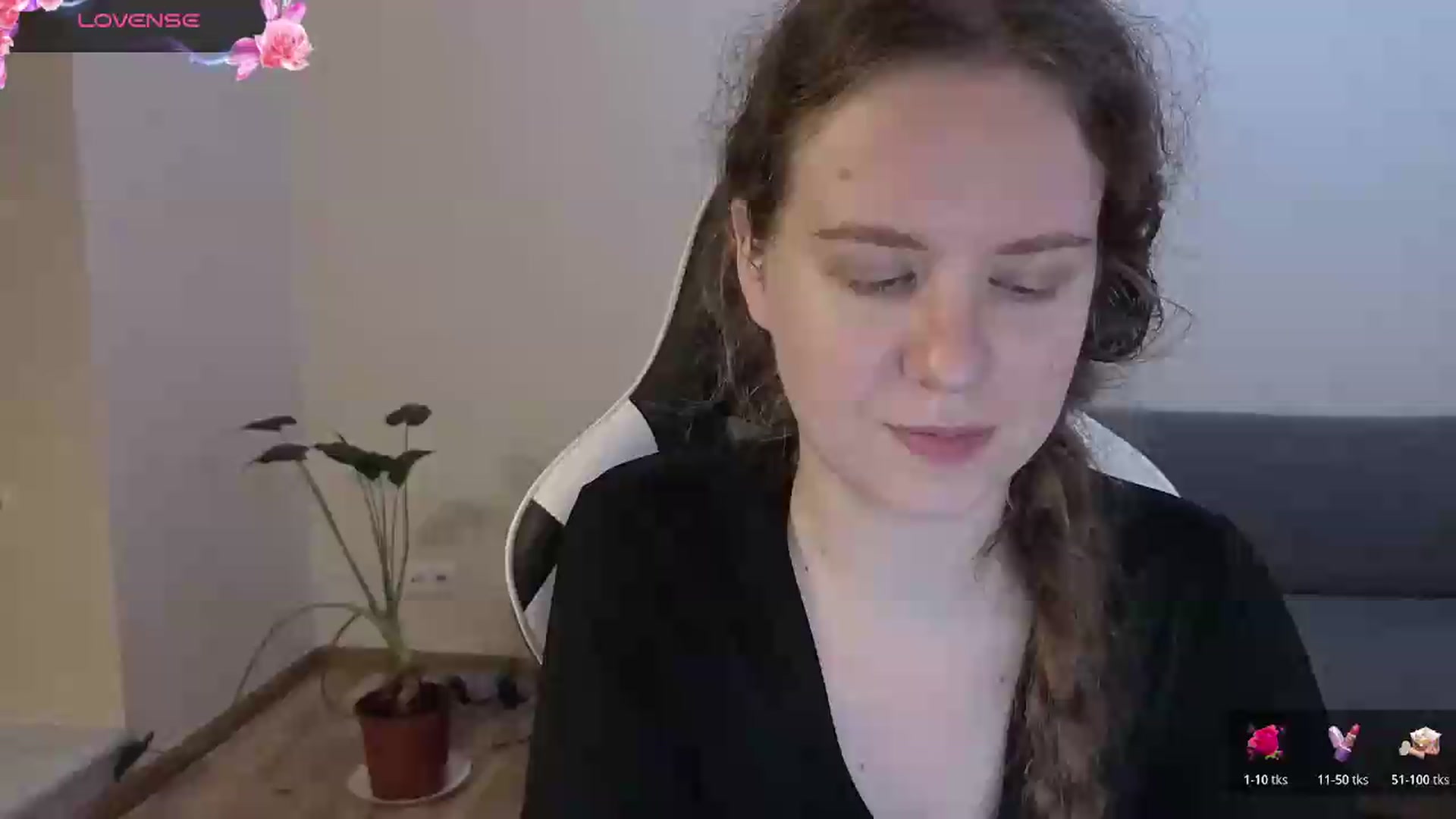 Gallery image thumbnail from BlueFlowerr's myfreecams stream on, 06/22/2026, 20:17 image 1 of 20