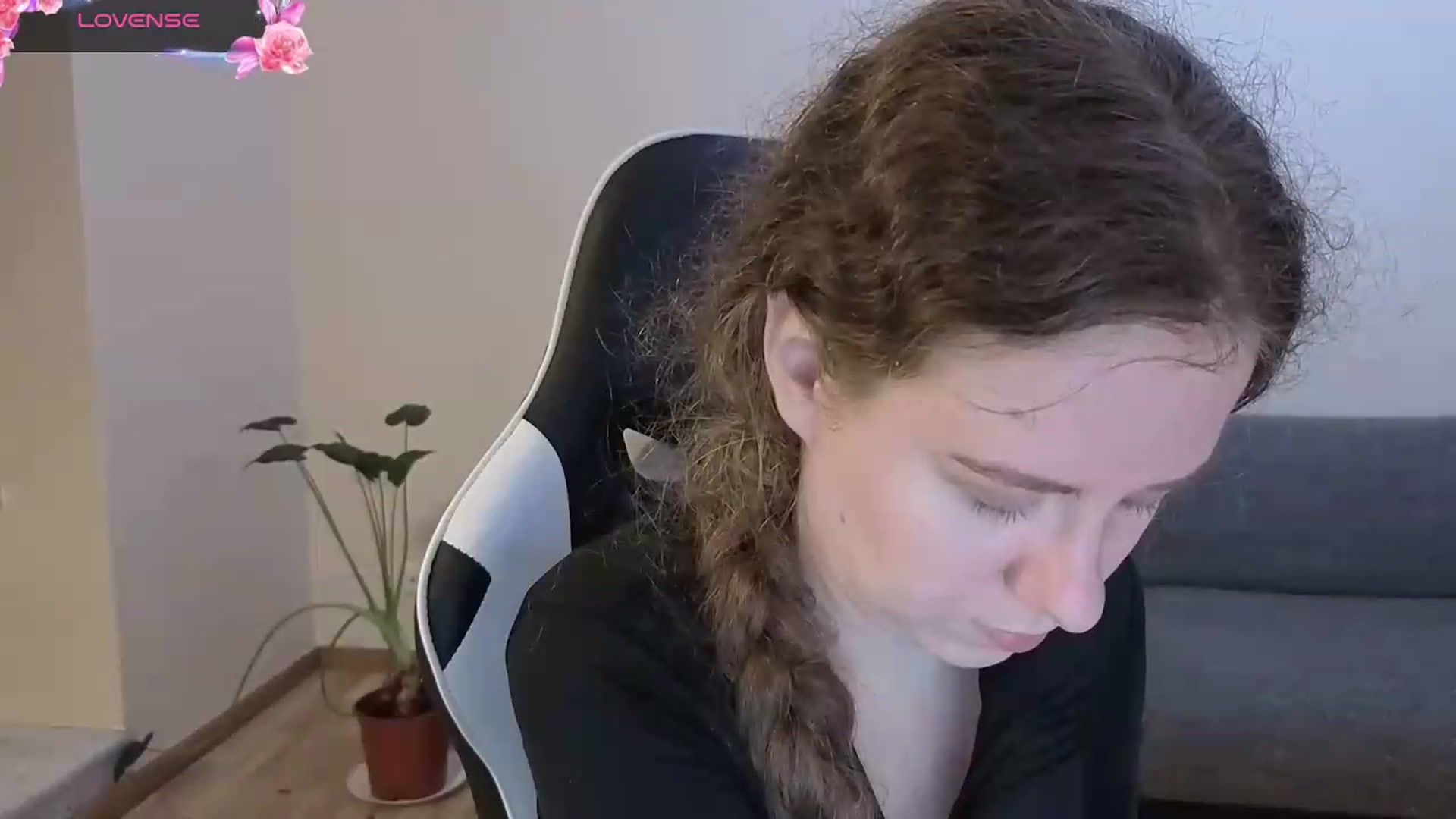 Gallery image thumbnail from BlueFlowerr's myfreecams stream on, 06/22/2026, 20:17 image 4 of 20