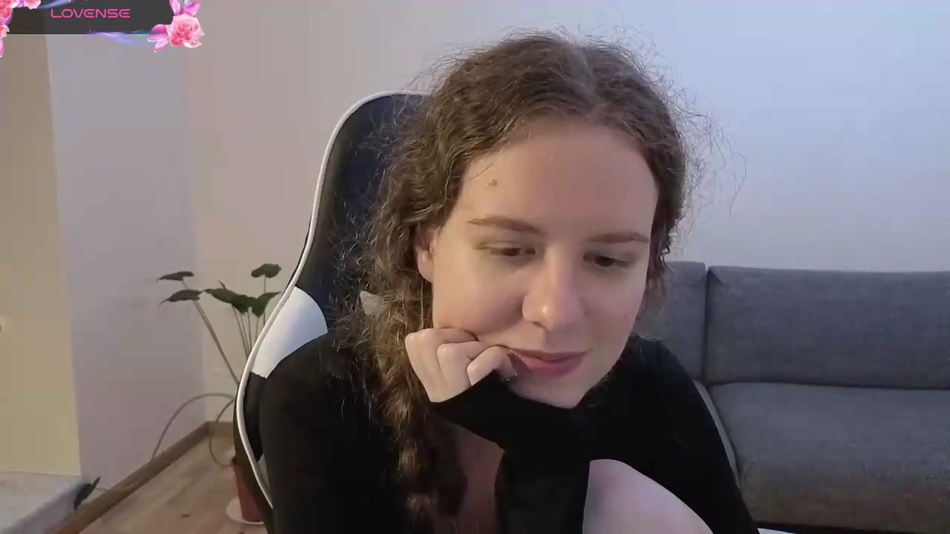 Gallery image thumbnail from BlueFlowerr's myfreecams stream on, 06/22/2026, 20:17 image 15 of 20