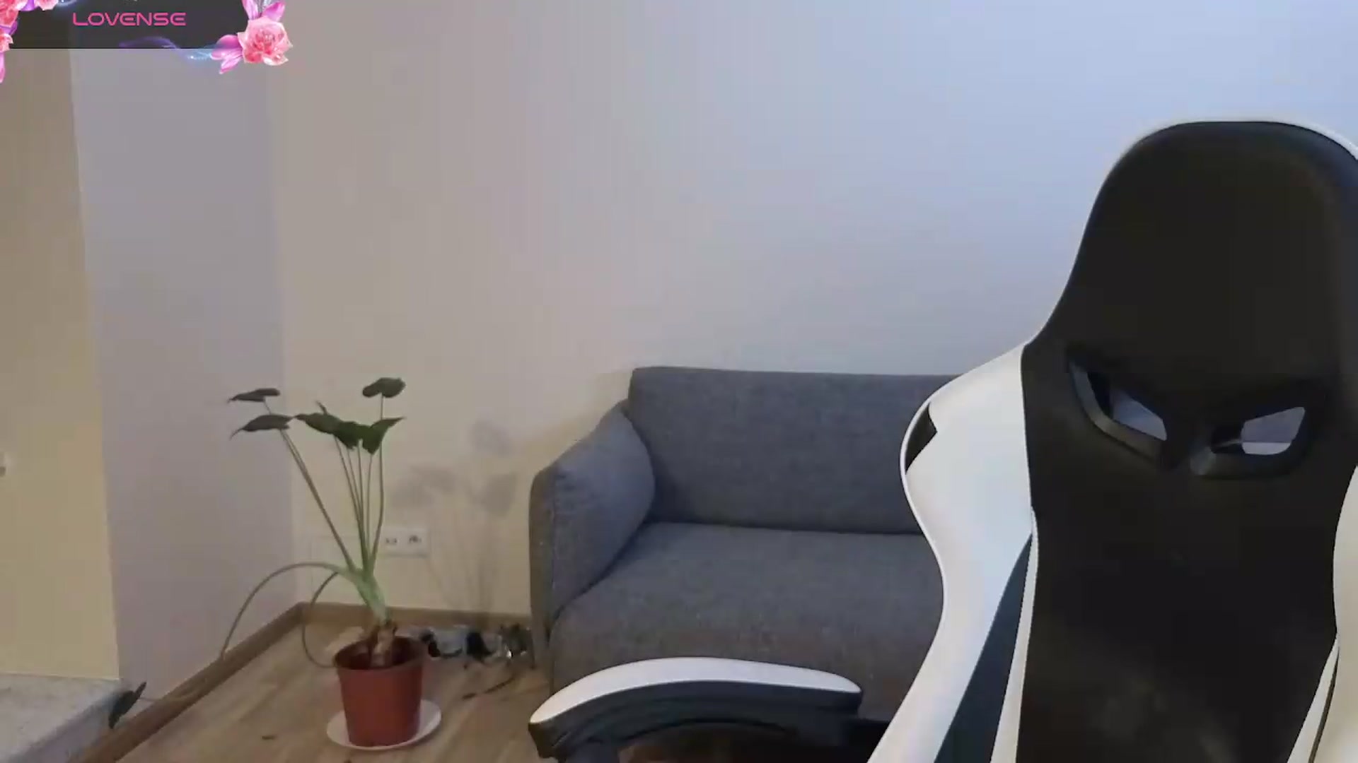 Gallery image thumbnail from BlueFlowerr's myfreecams stream on, 06/22/2026, 21:01 image 10 of 20